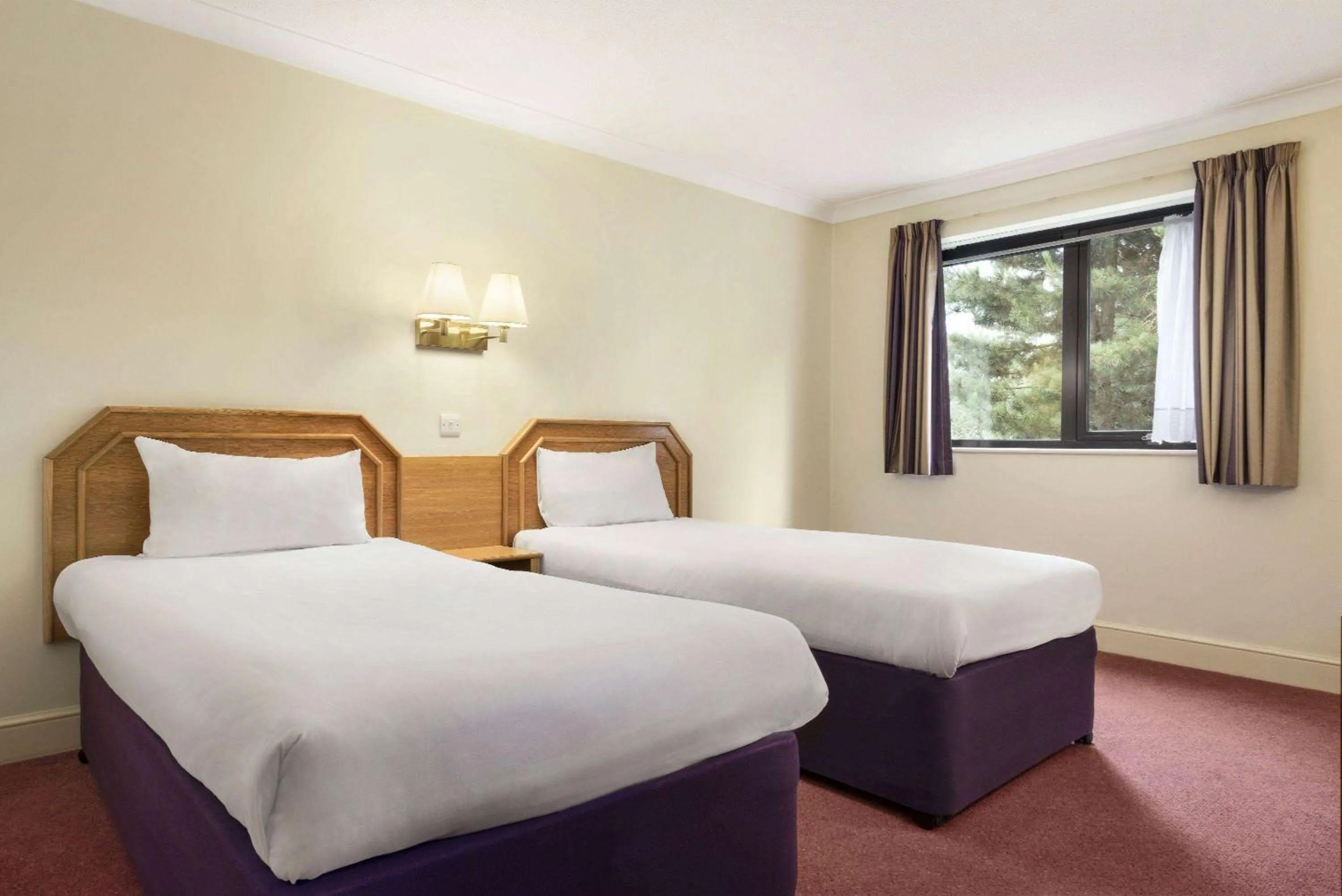 Twin Room in Days Inn Stafford