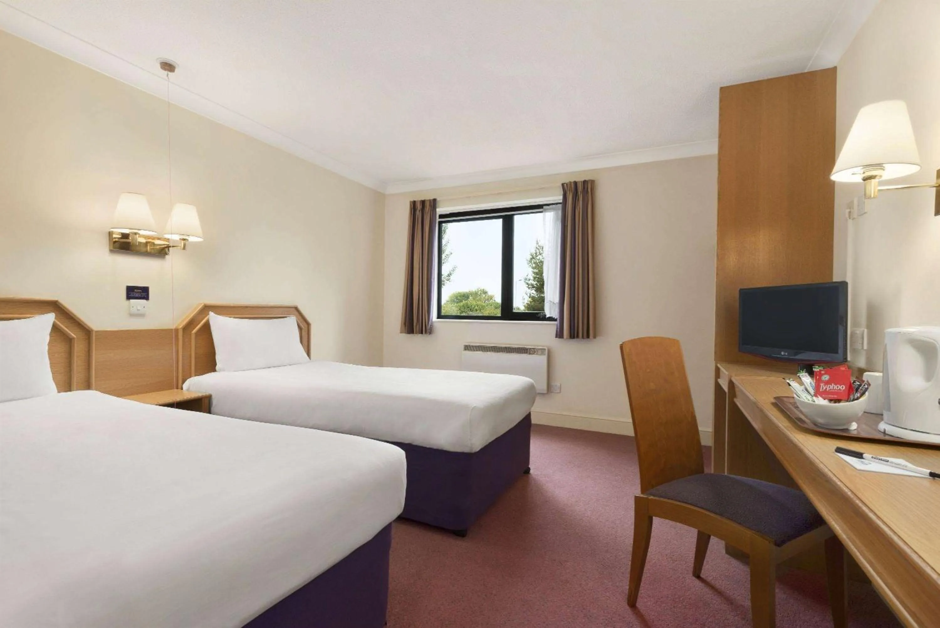 Twin Room - Disability Access in Days Inn Stafford