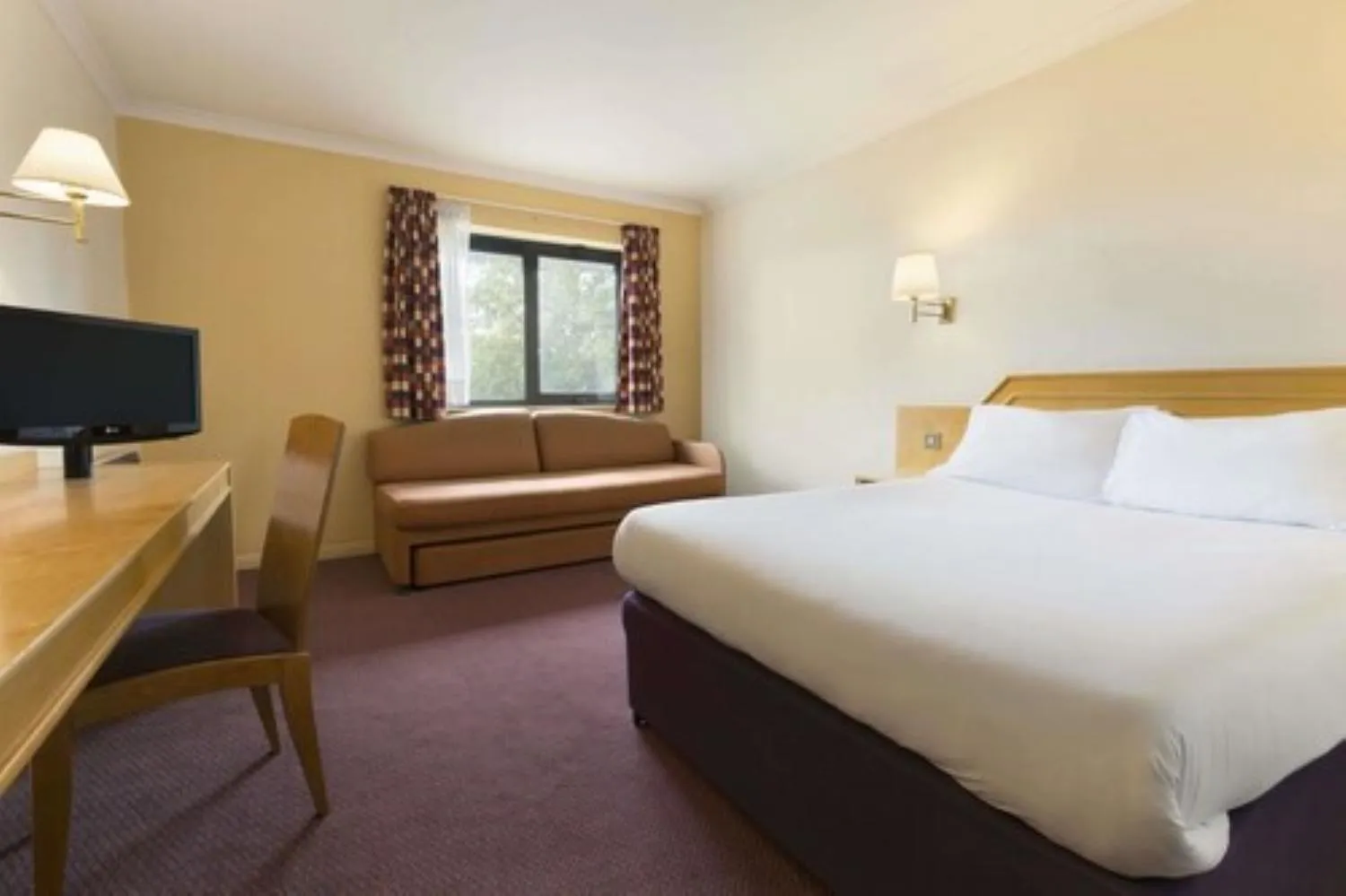 Double Room with Sofa Bed and Pull-out Bed	 in Days Inn Taunton