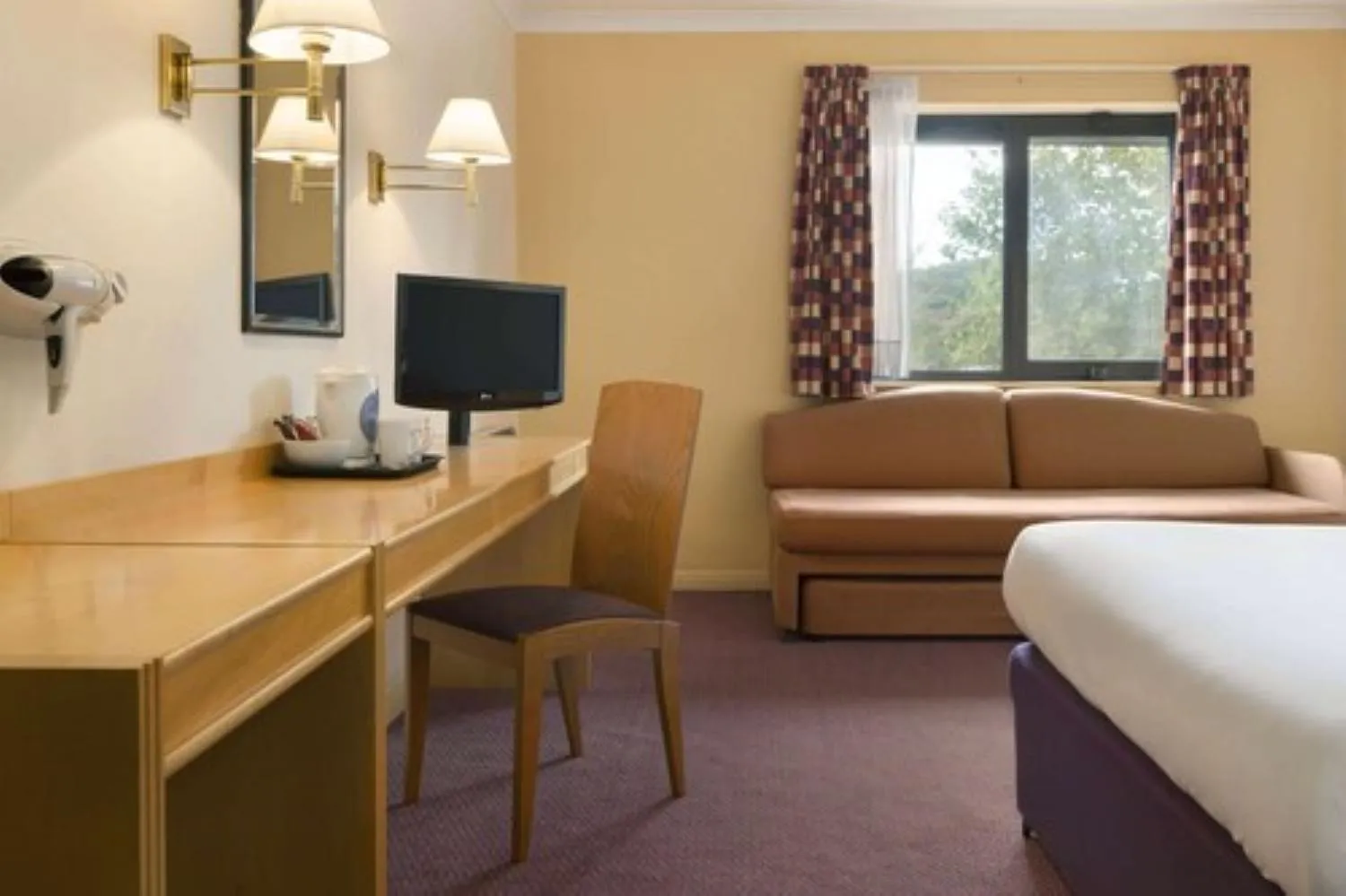 Family Room (One Double & Two Singles) in Days Inn Taunton