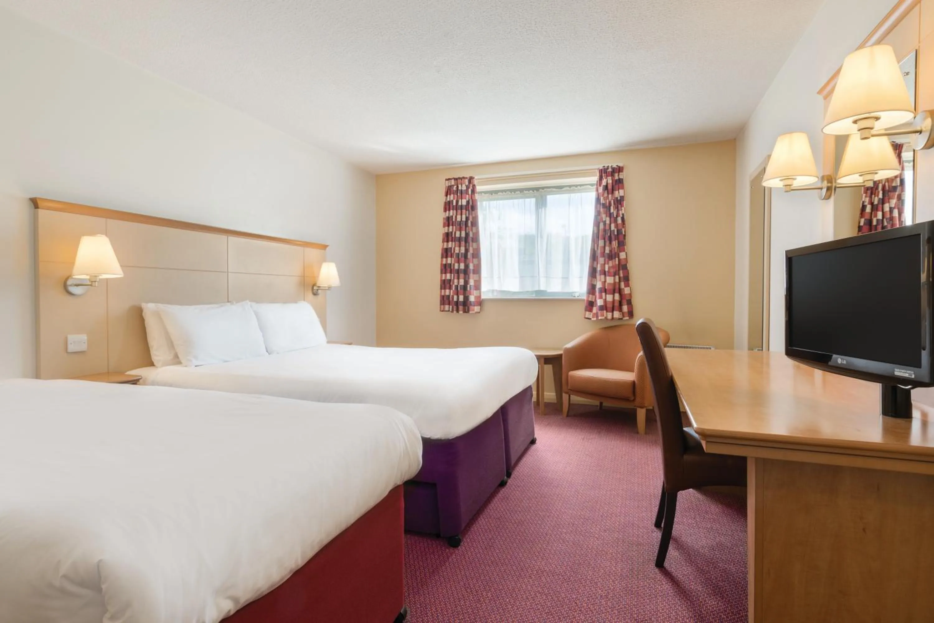 Family Room (2 Adults + 2 Children) in Days Inn Winchester
