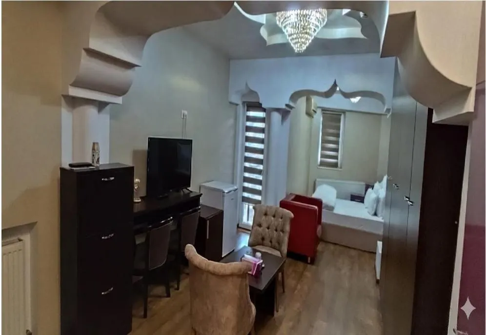 King Room with Balcony in Hotel Sir Orhideea