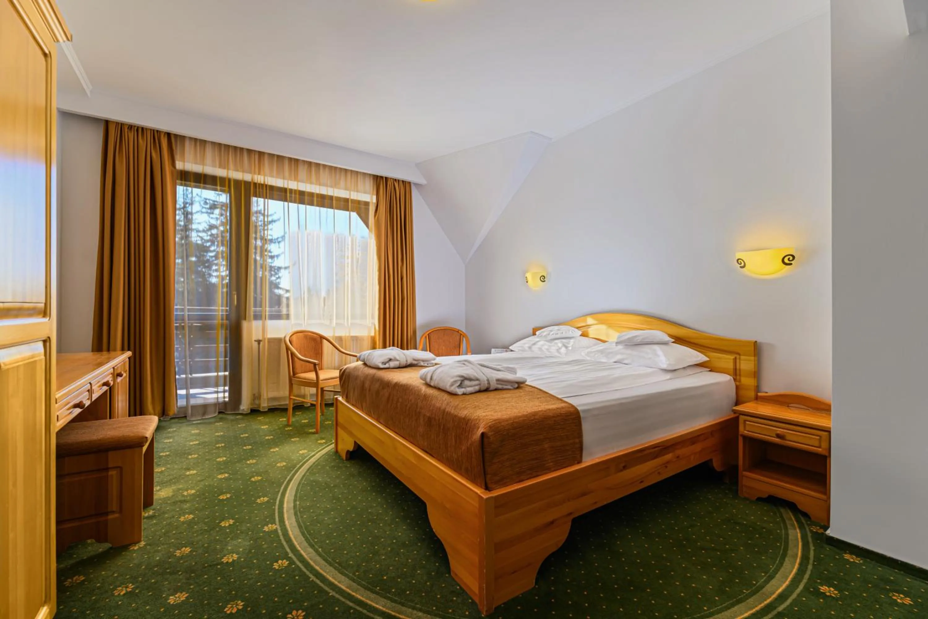 Two-Bedroom Apartment with Balcony - single occupancy in Hotel Casa Viorel jacuzzi & saunas