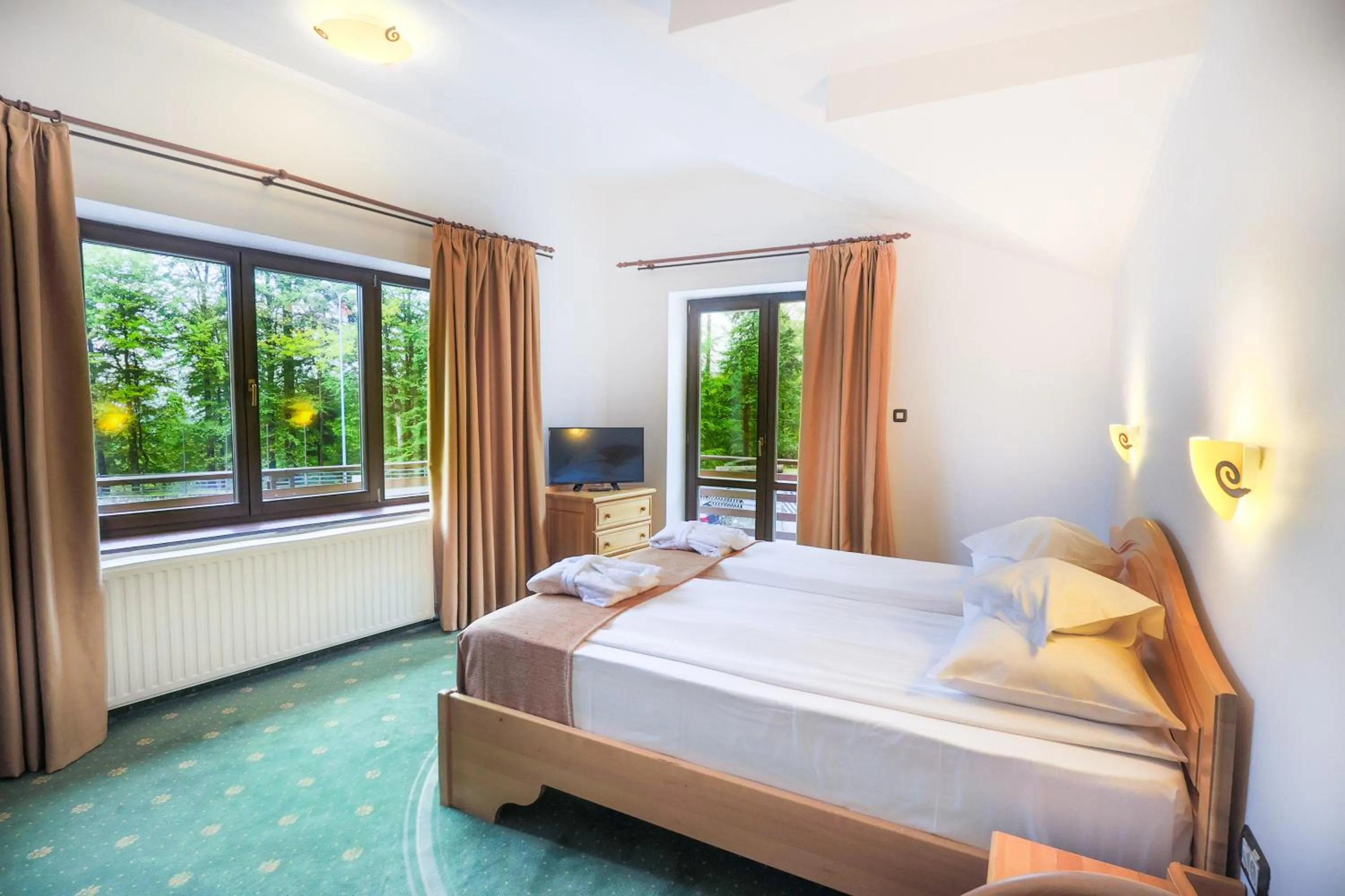 Junior Suite with Balcony in Hotel Casa Viorel jacuzzi & saunas