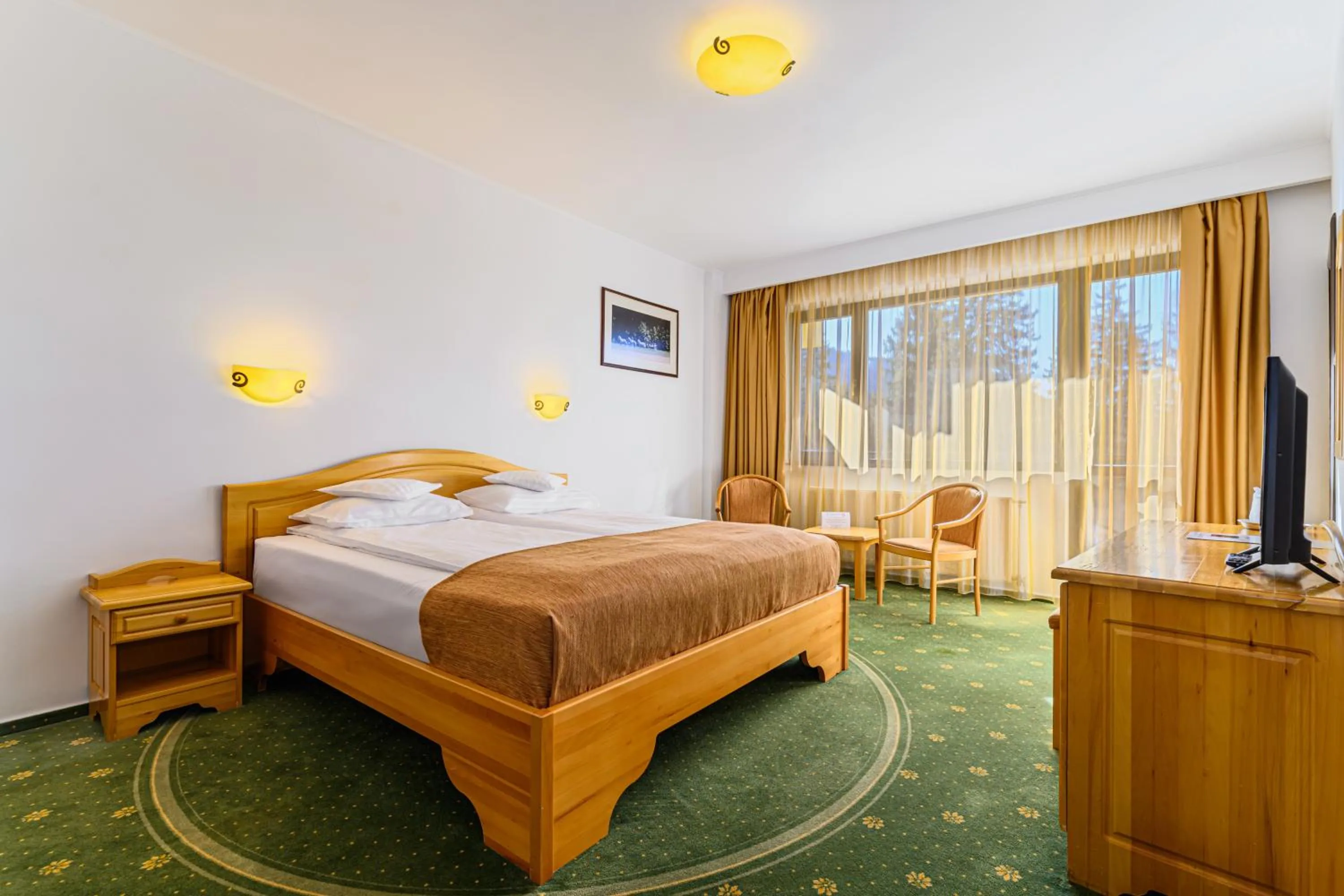 Superior Double Room with Balcony and Mountain View in Hotel Casa Viorel jacuzzi & saunas