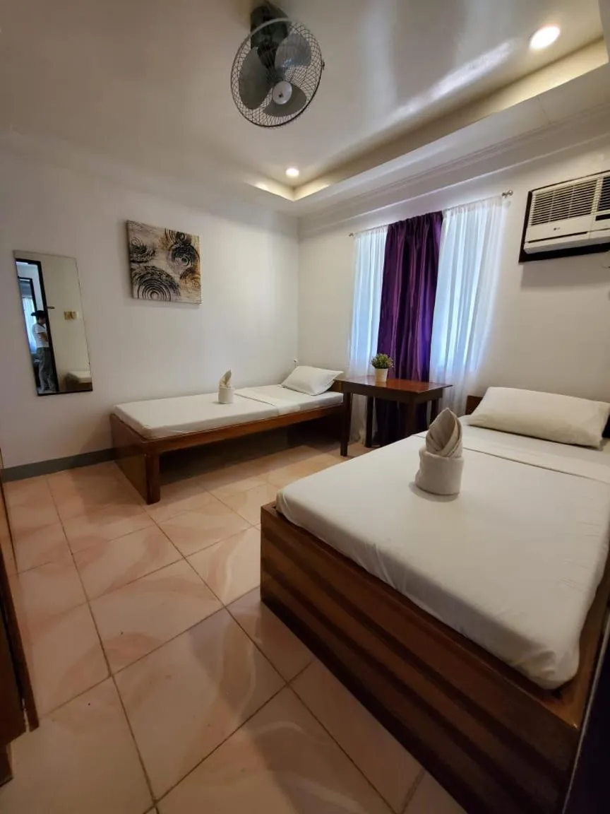 Standard Twin Room with Shared Bathroom in Ricardo Valley Inn