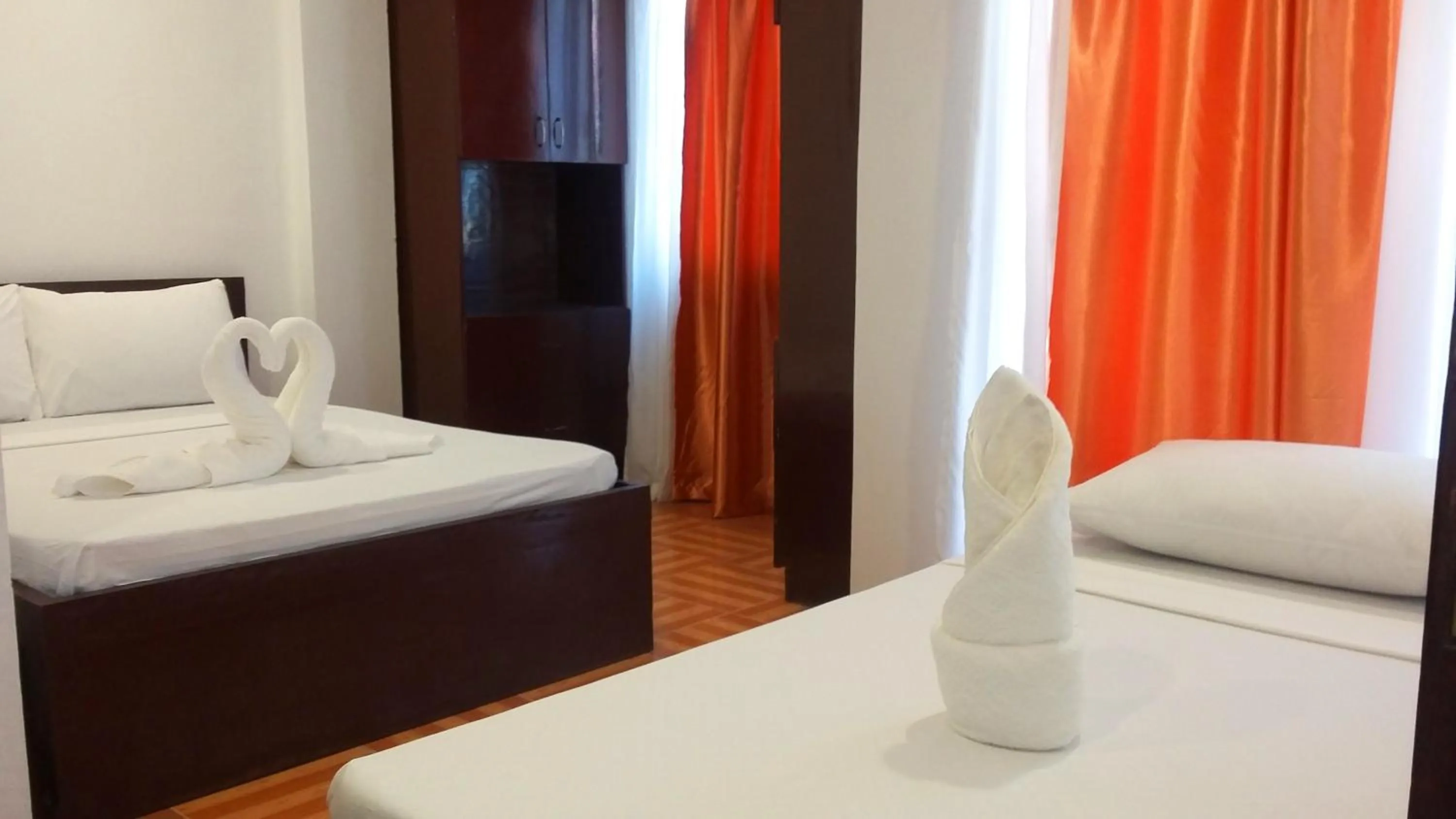 Triple Room with Private Bathroom in Ricardo Valley Inn