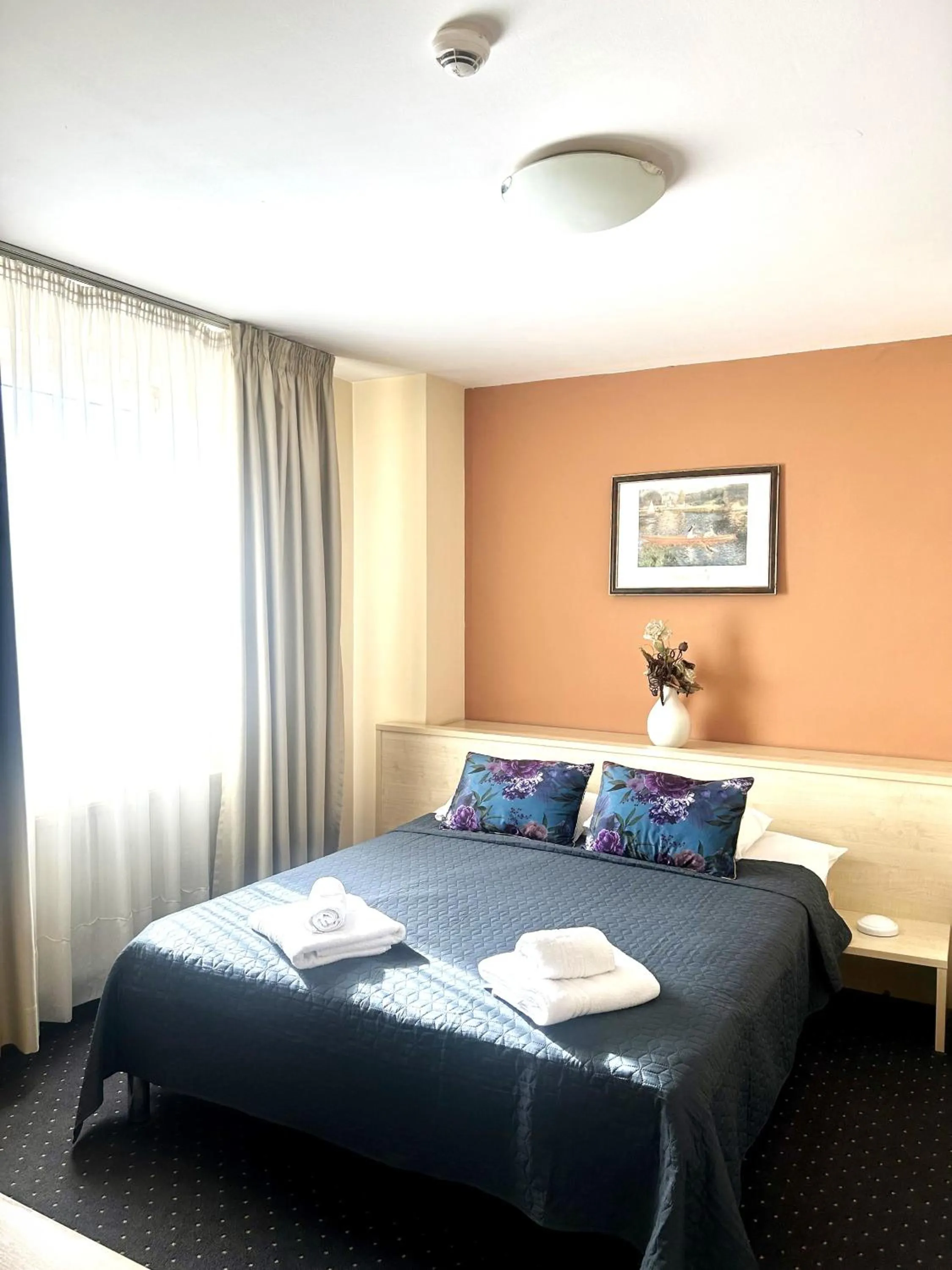 Suite (2 Adults + 1 Child) in Hotel Pacific