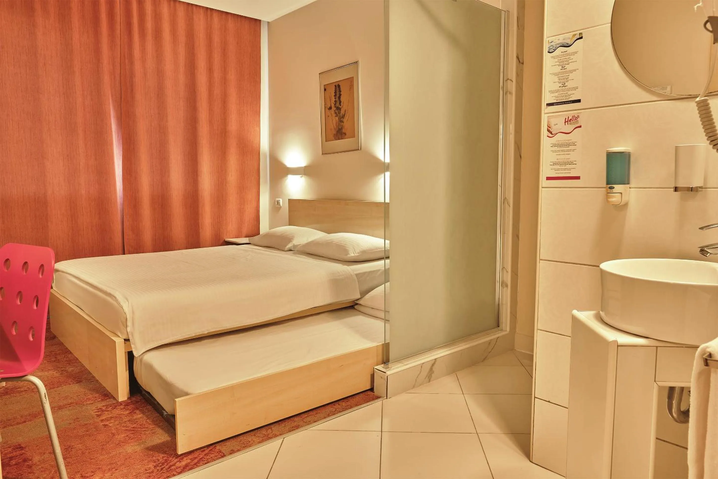 Standard Double Room with extra bed drawer type in Hello Hotels Bucuresti Gara de Nord