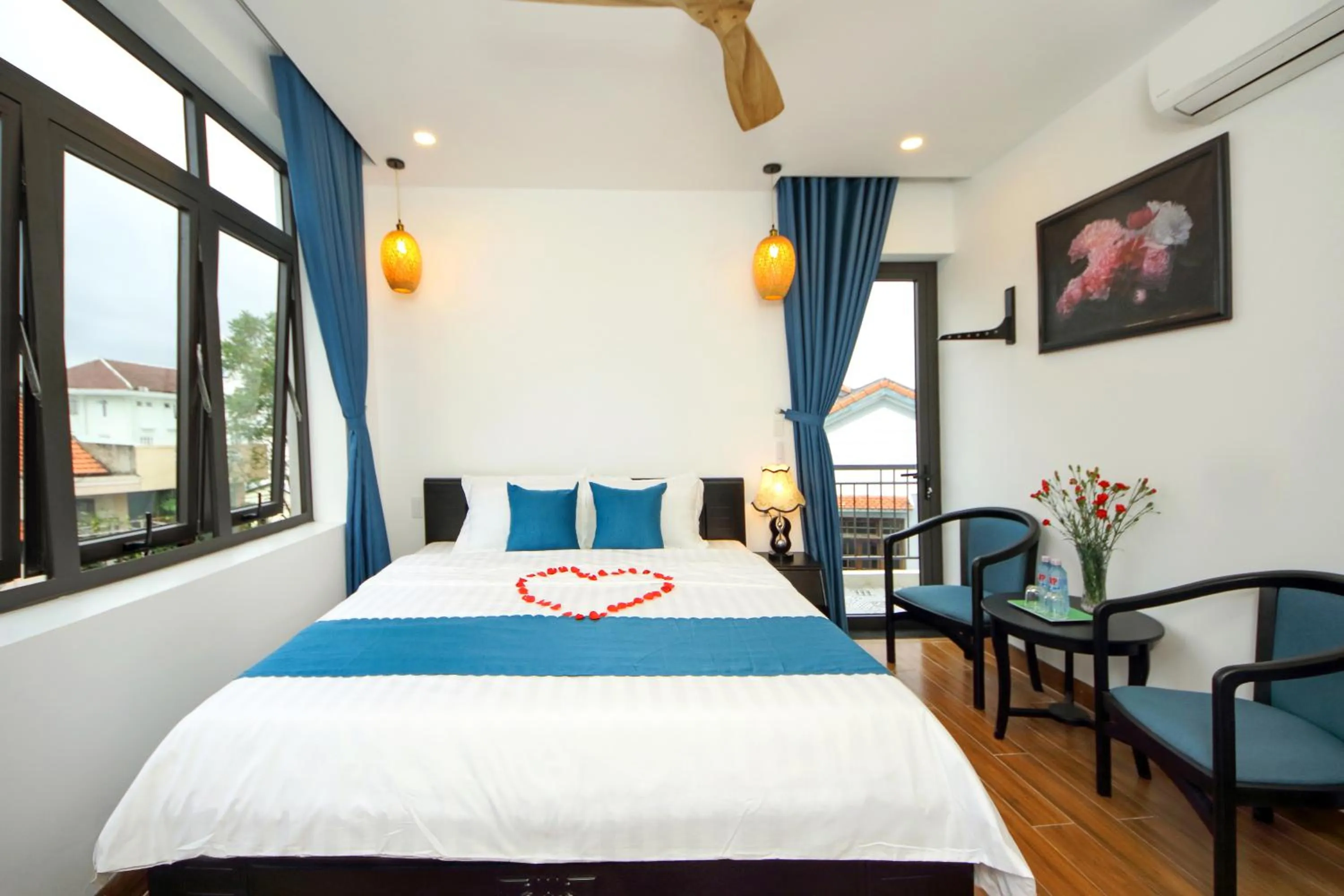 Deluxe Double Room with Balcony in Quynh Long Villa