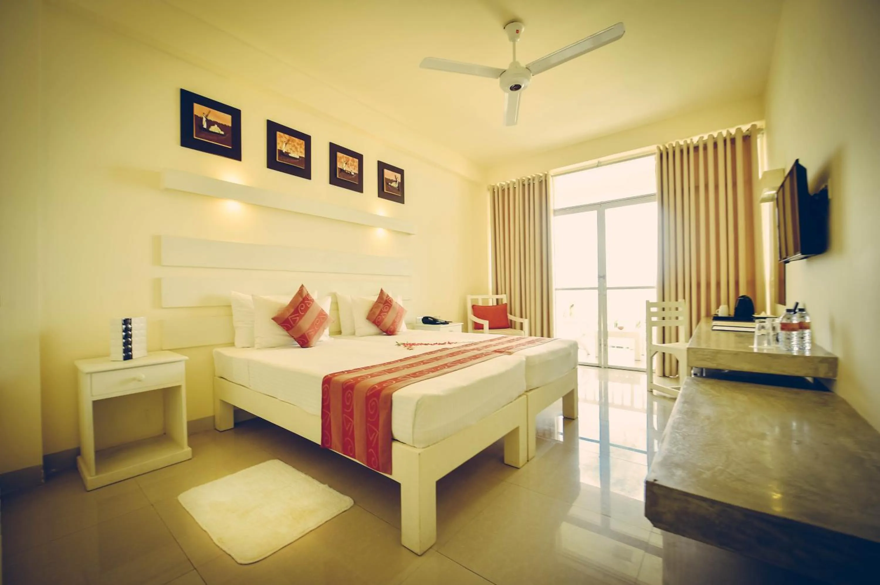 Deluxe Suite - single occupancy in Beacon Beach Hotel Negombo