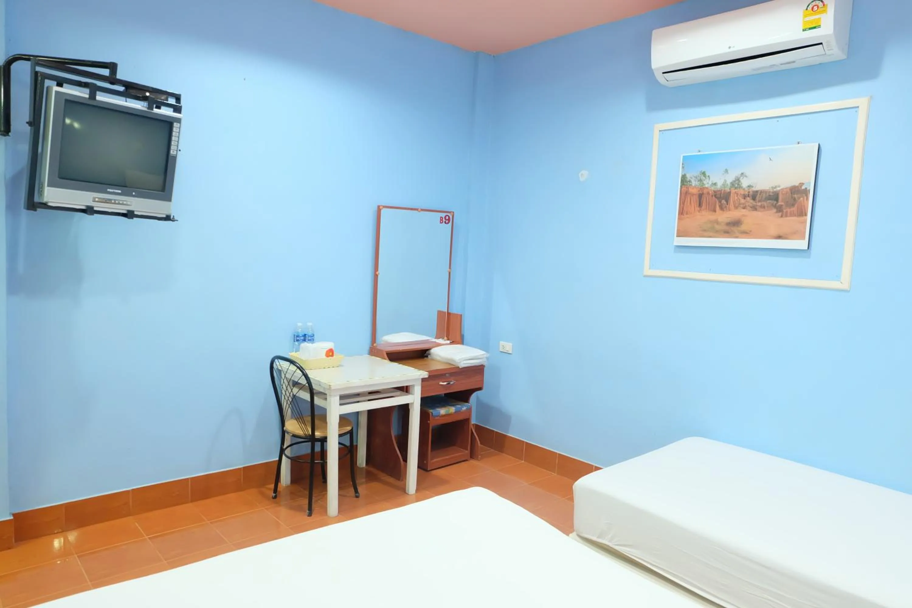 Standard Twin Room in Sakaeogarden Hotel