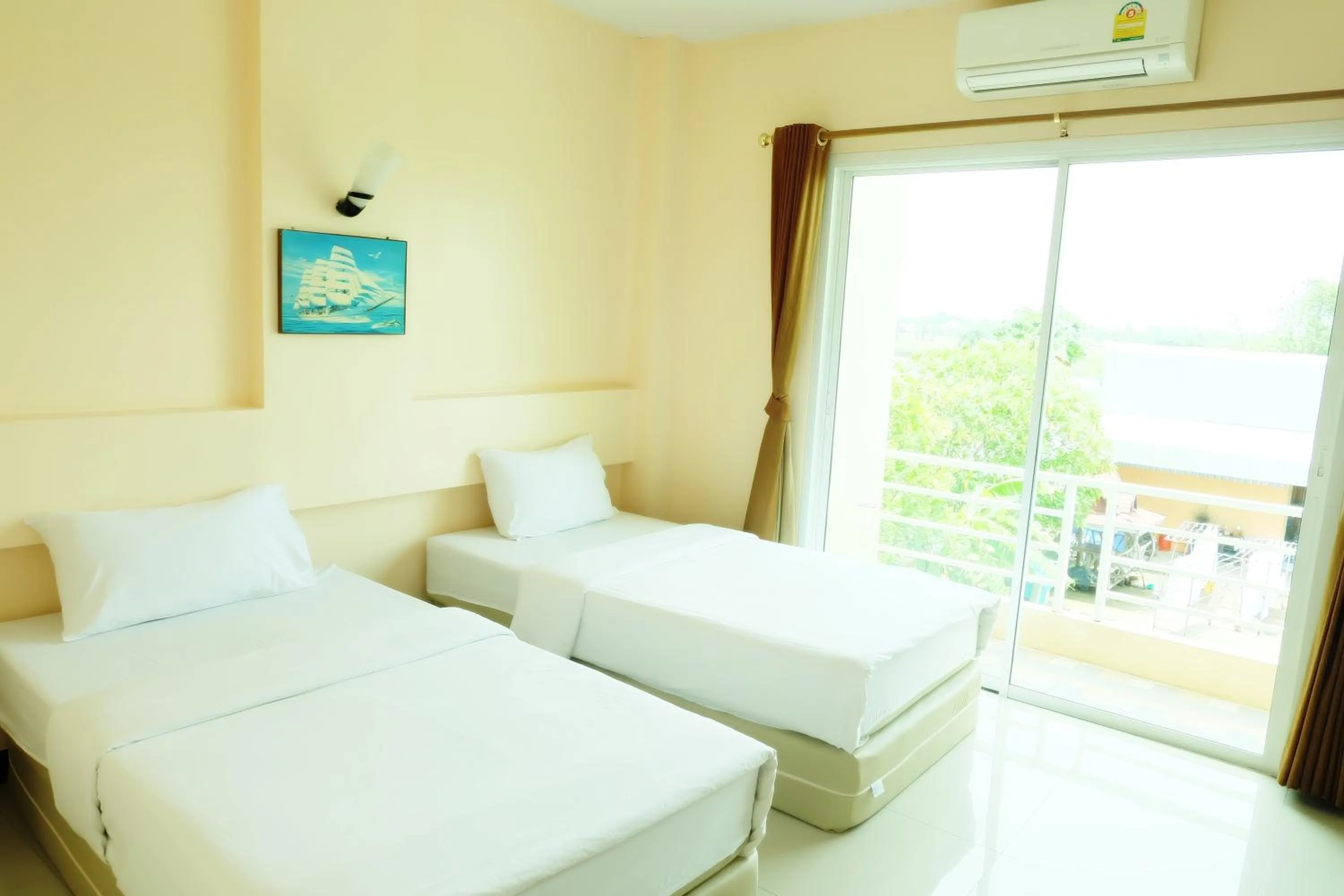 Deluxe Twin Room in Sakaeogarden Hotel