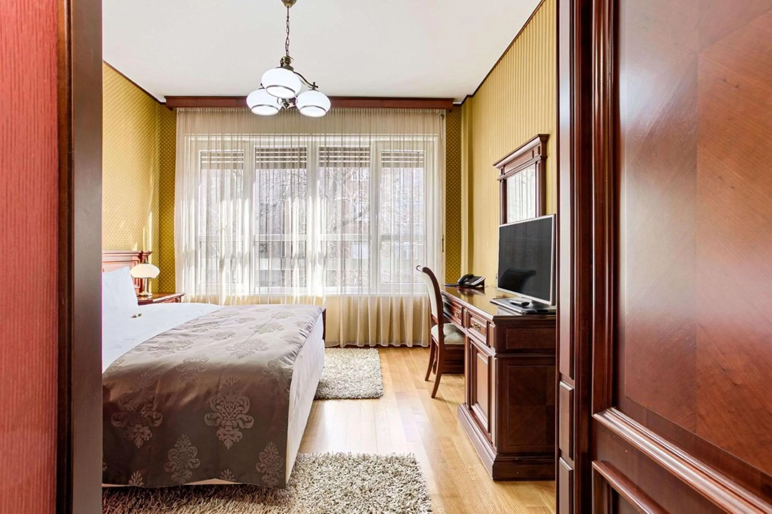 Queen Suite - single occupancy - Non-Smoking in Best Western Central Hotel