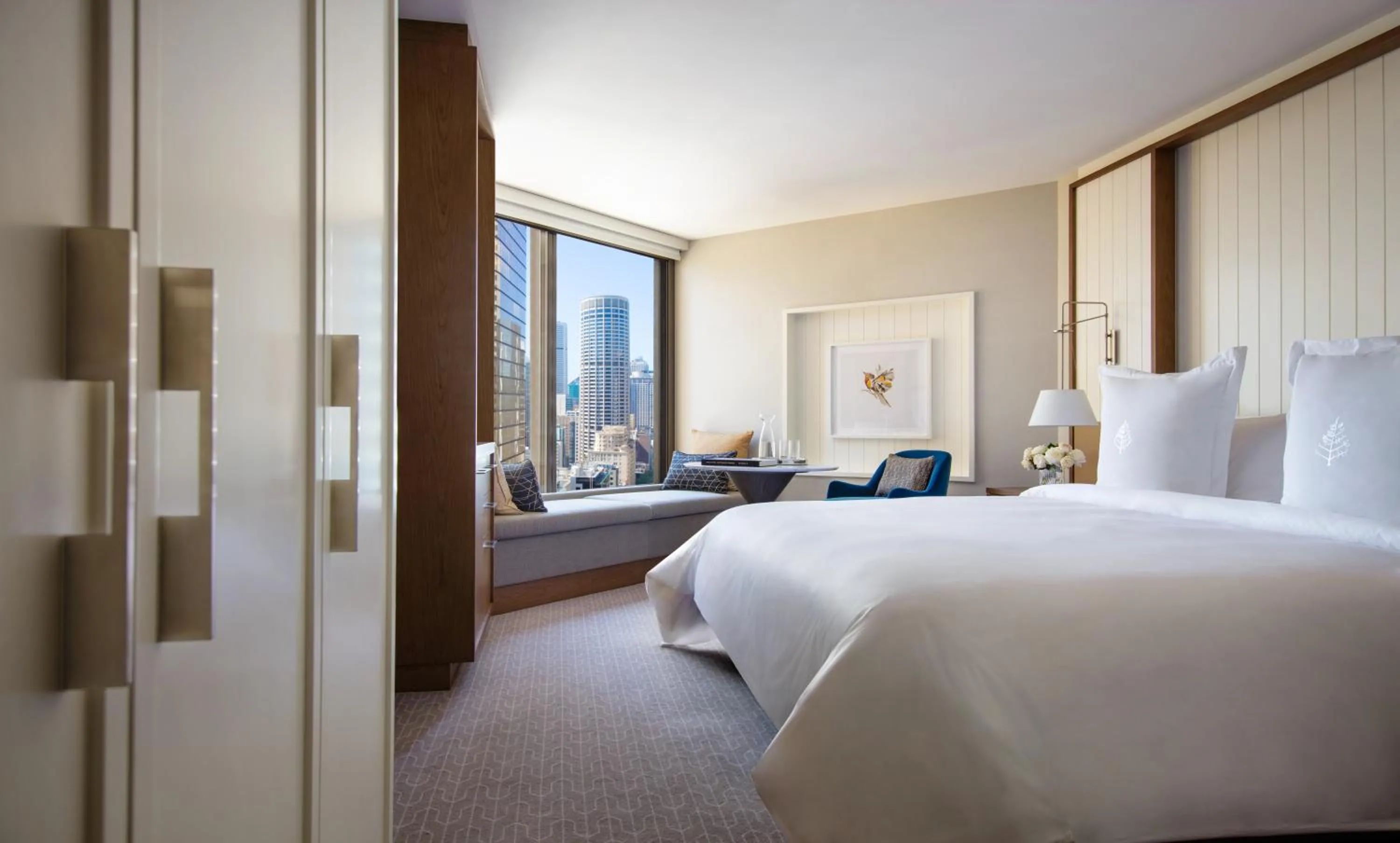 Deluxe City King Room in Four Seasons Hotel Sydney