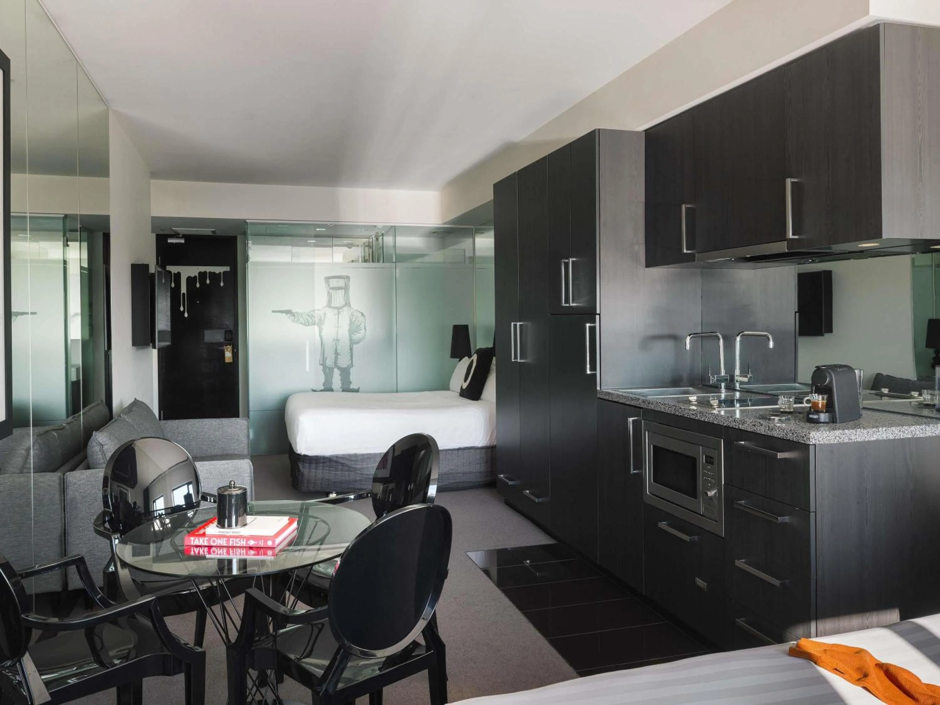 Deluxe Twin Studio in The Cullen Melbourne - Art Series