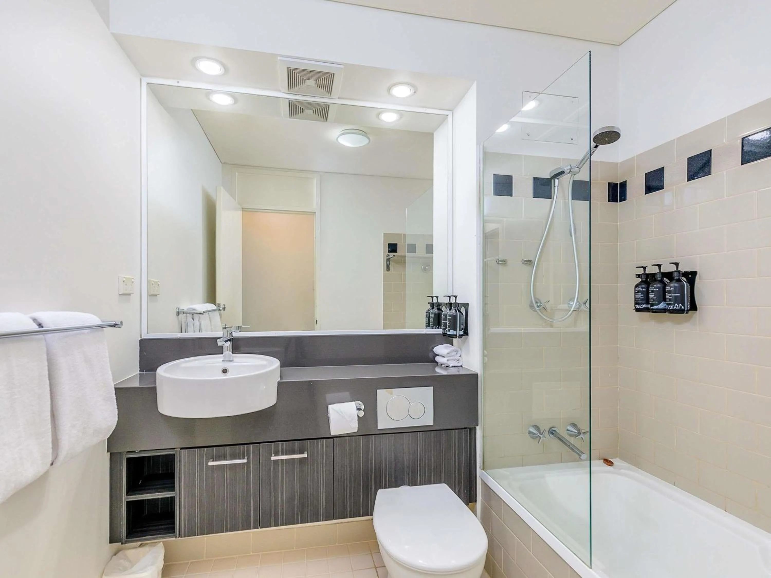 Two-Bedroom Apartment in Mantra on Hay Perth