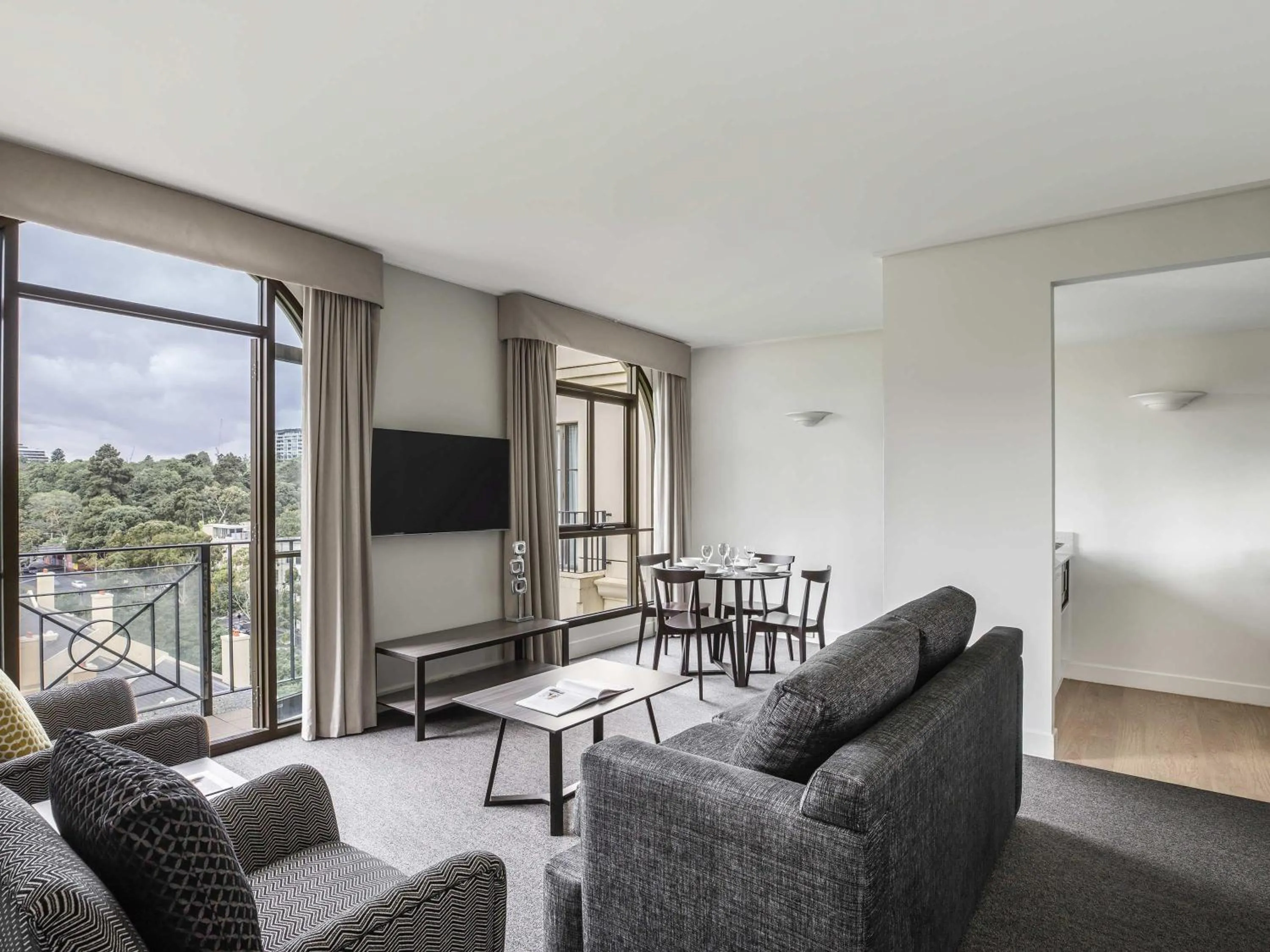 One-Bedroom Room in Mantra on Jolimont Melbourne