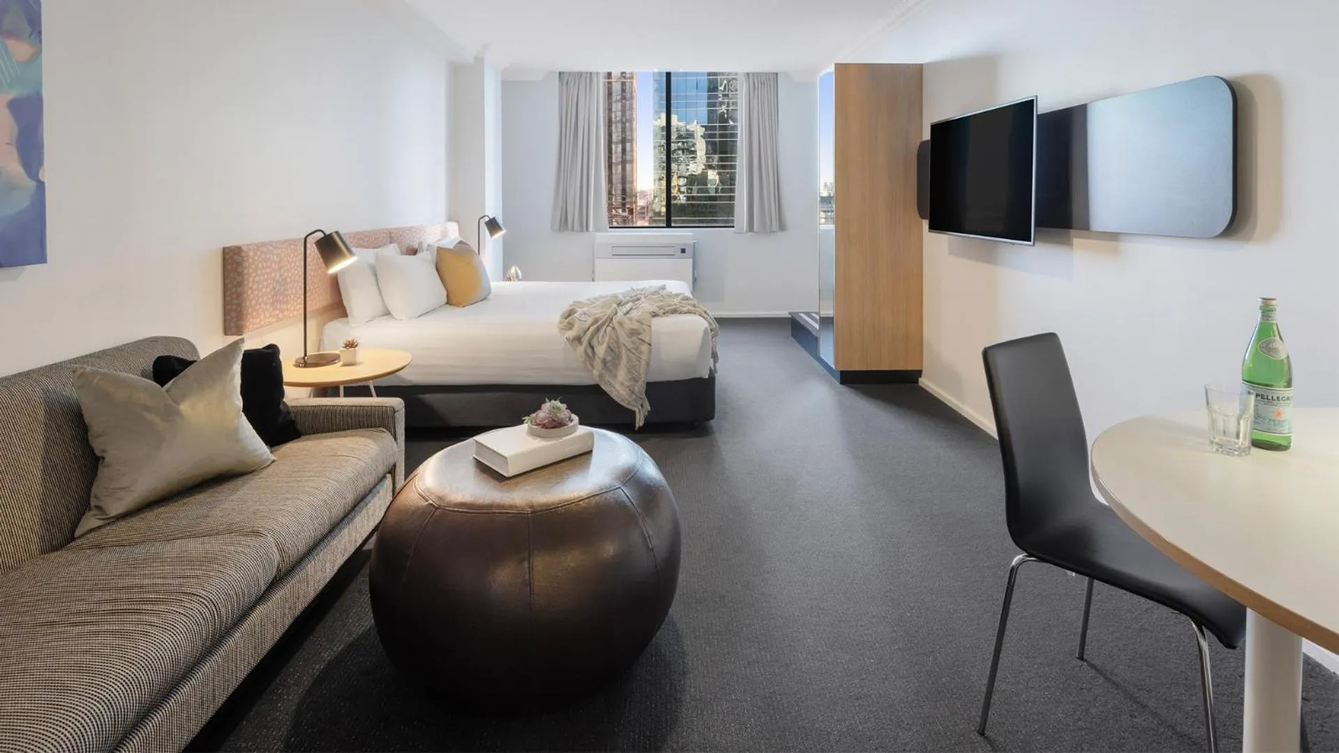 Studio City View - No Housekeeping in Oaks Perth Hotel