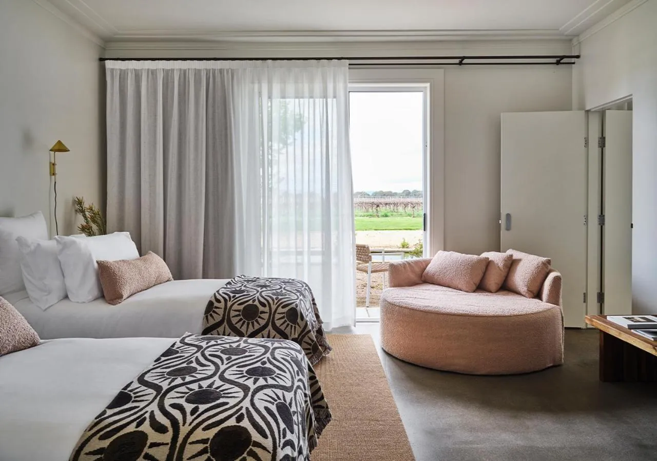 Family Garden Room - Includes Breakfast, Parking and WiFi in Lancemore Milawa