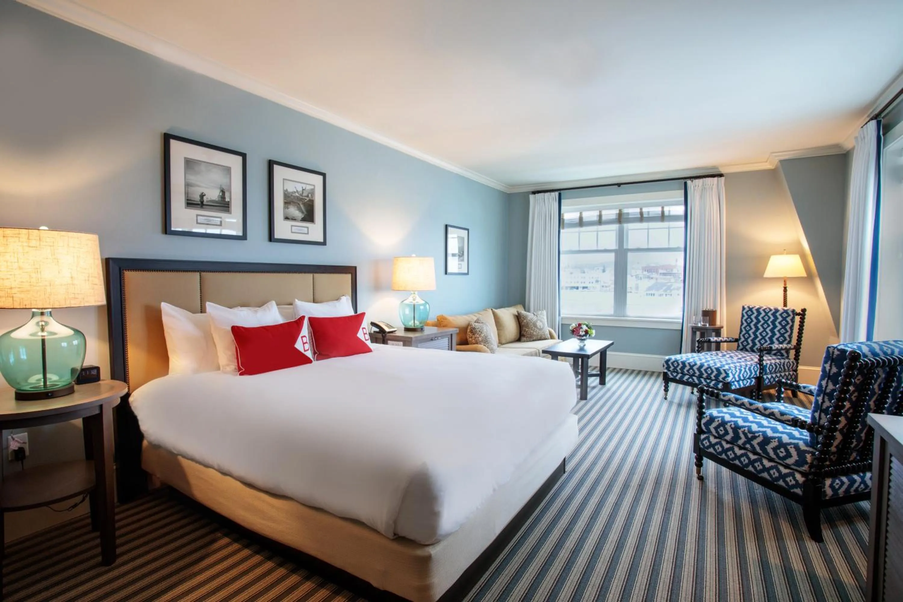 Classic City View King with Queen Sleeper in Beauport Hotel Gloucester