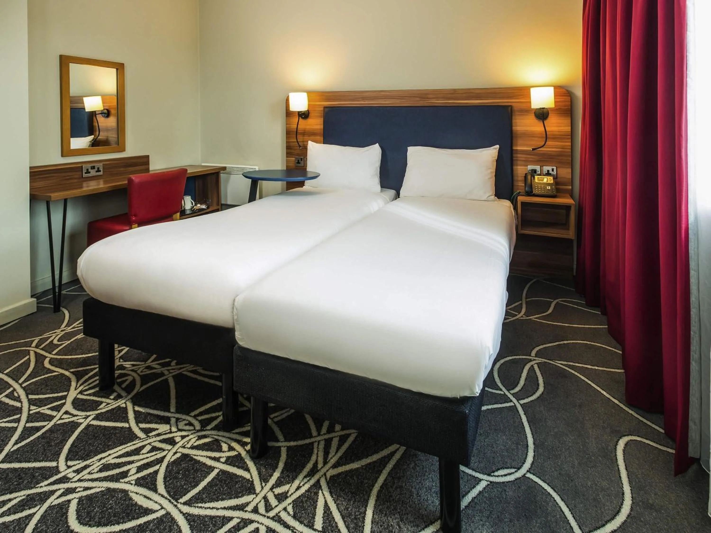 Standard Twin Room in ibis Styles Birmingham NEC & Airport