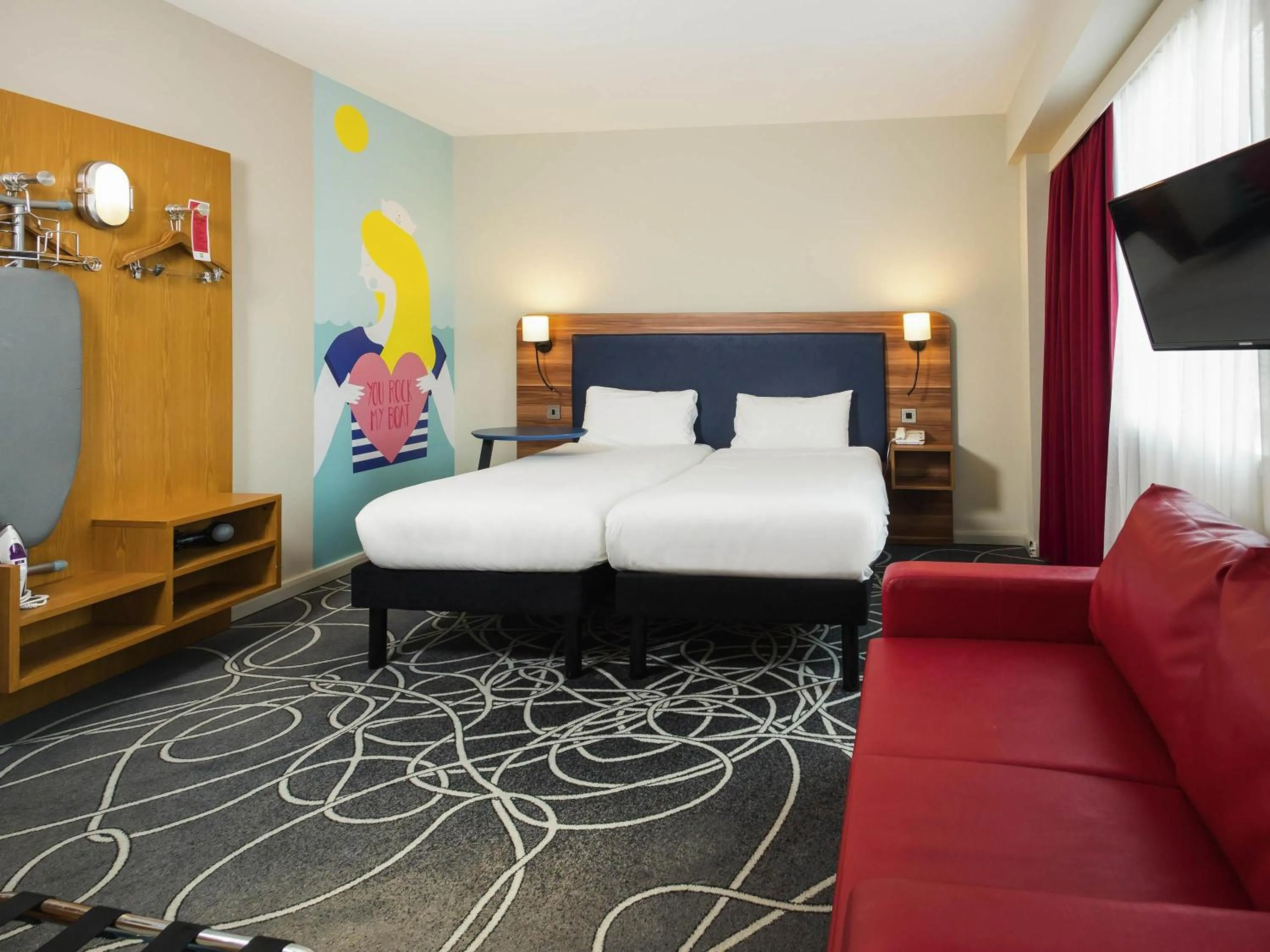 Standard Twin Room in ibis Styles Birmingham NEC & Airport