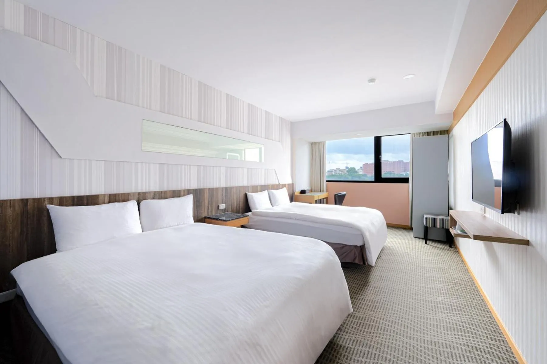 Family Room with Bathroom in Sunny Hotel