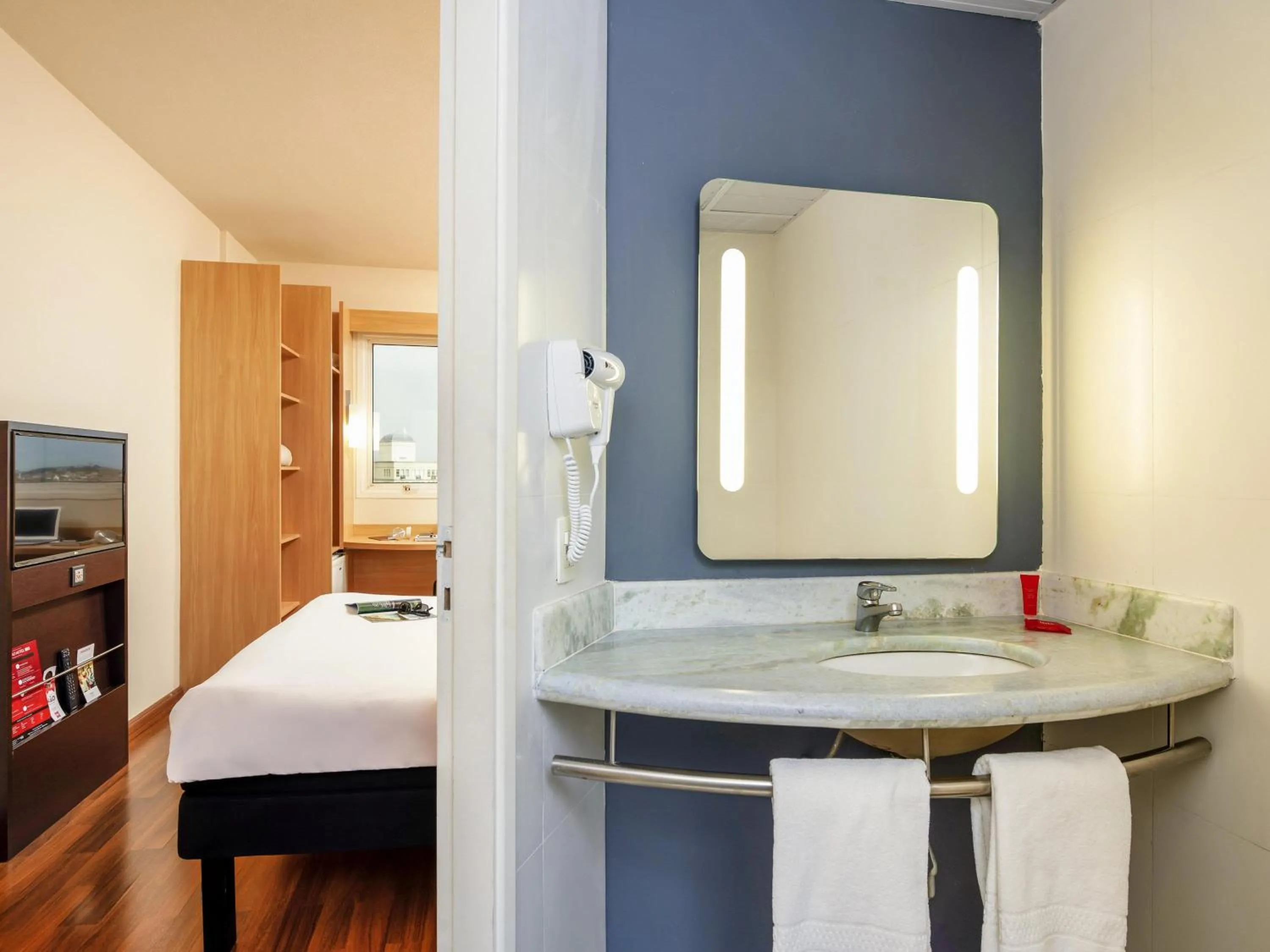 Standard Apartment with 1 Double Bed and an extra bed in Ibis São Carlos