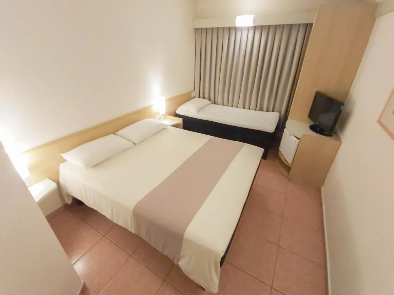 Room with a Double Bed and One Single Bed in ibis Taubate