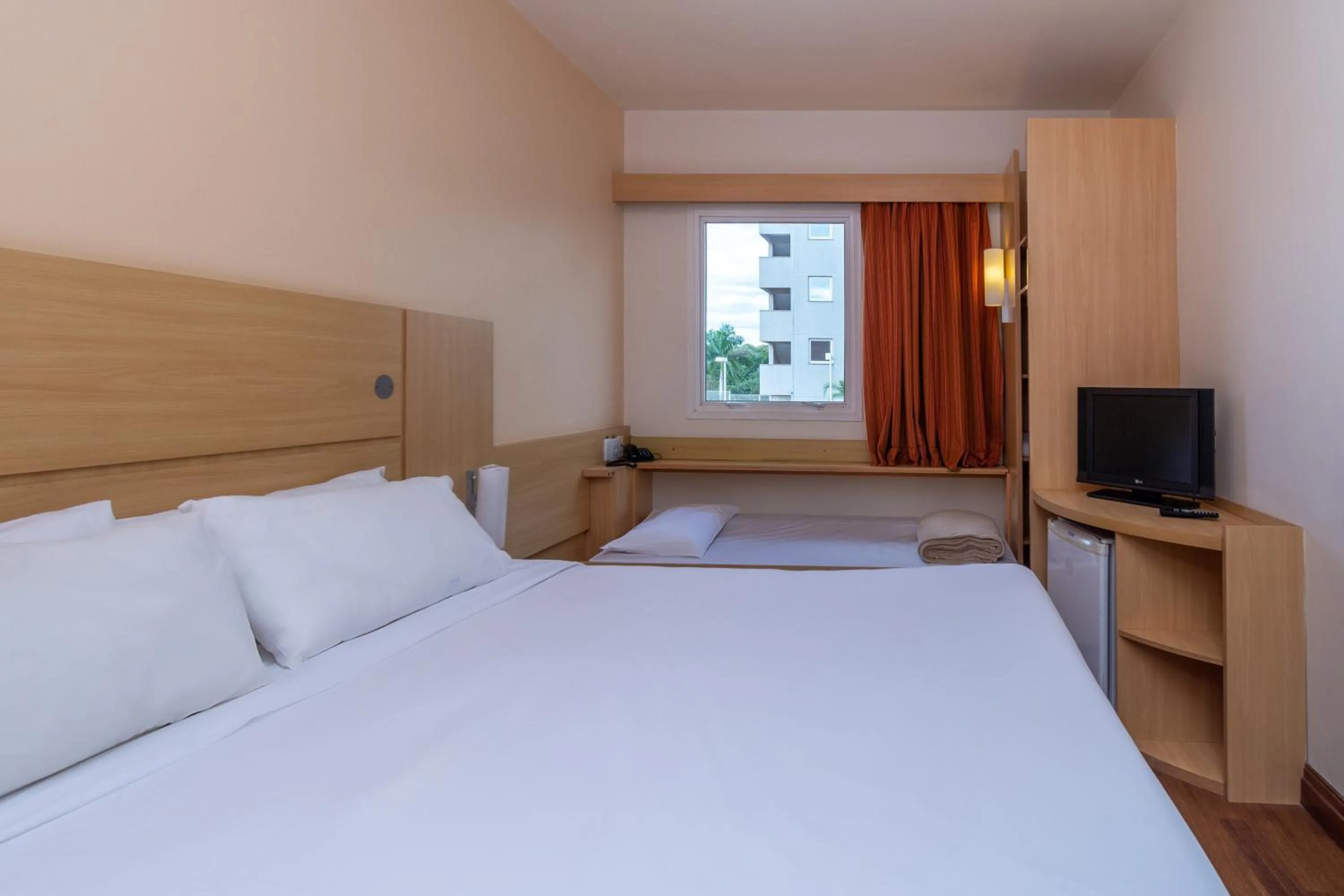 Standard Double Room with an Auxiliary Children Bed in ibis Campo Grande