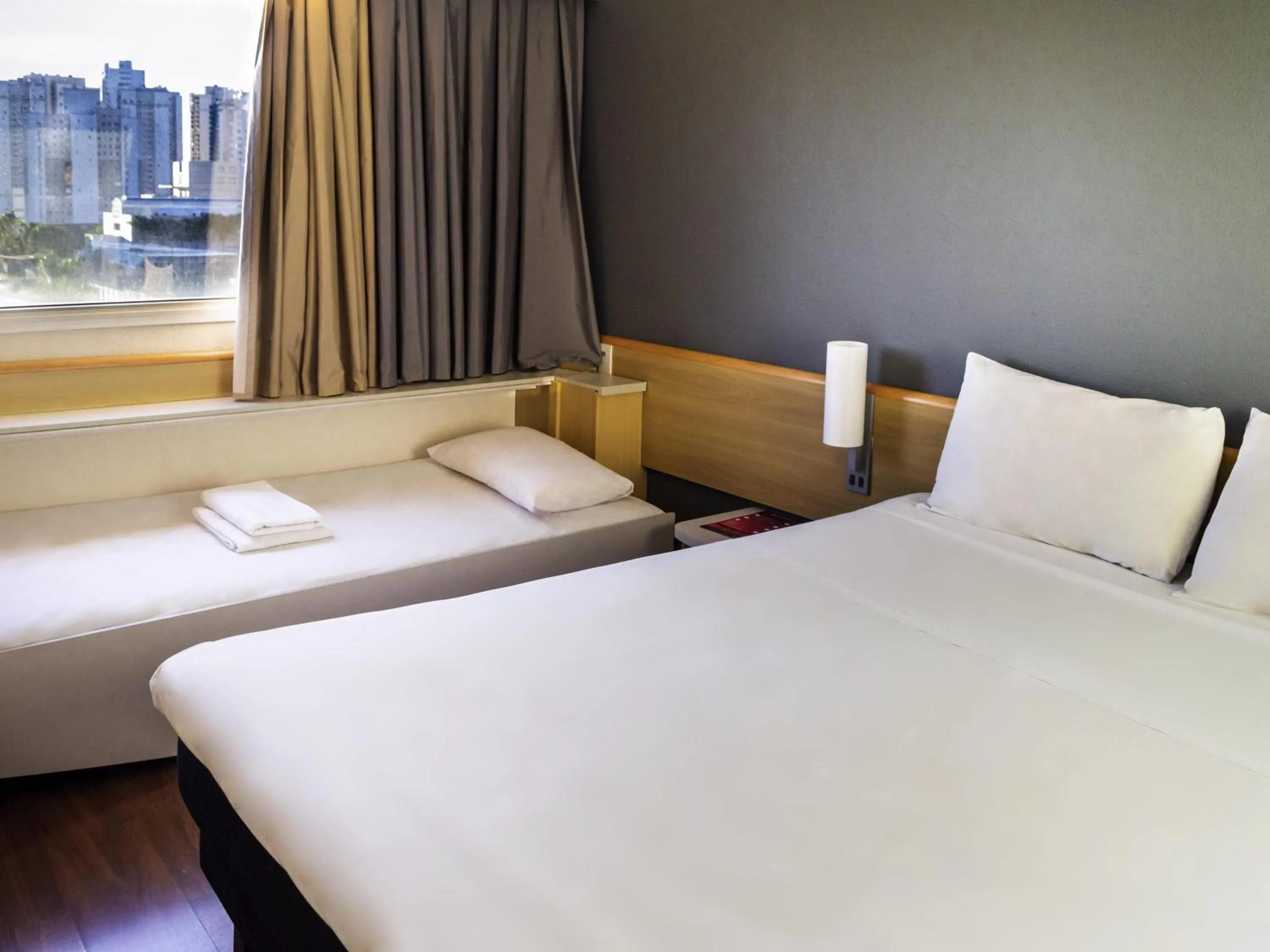 Standard Queen Room with Extra Bed in ibis Sao Jose dos Campos Dutra