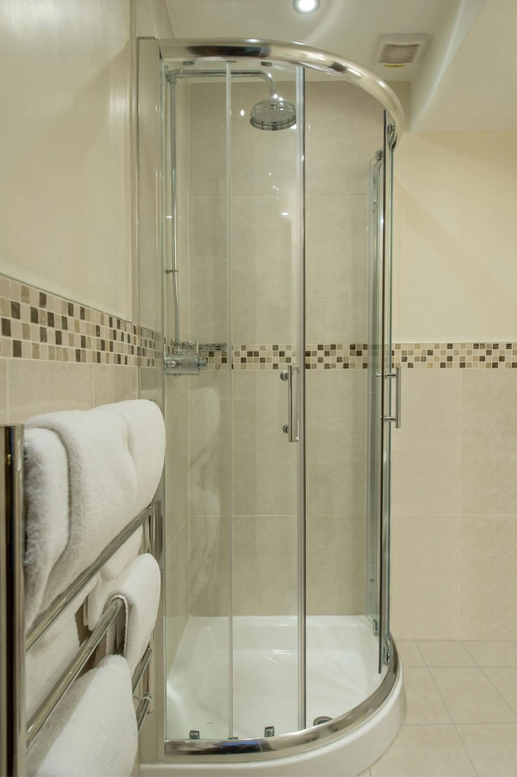 Twin Room in Wynn's Hotel