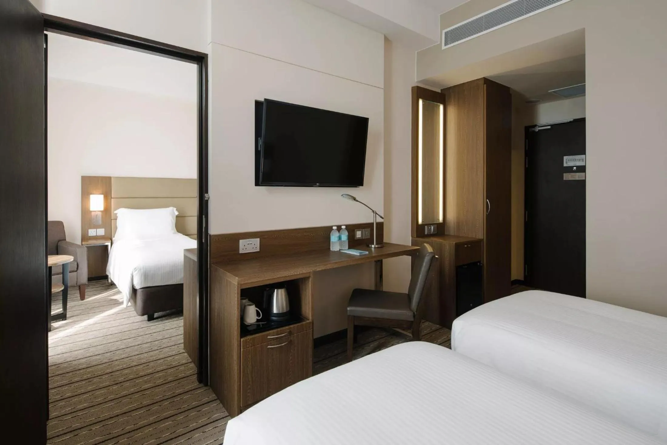 Connecting Room in Hotel Traveltine Downtown Singapore, Trademark Collection