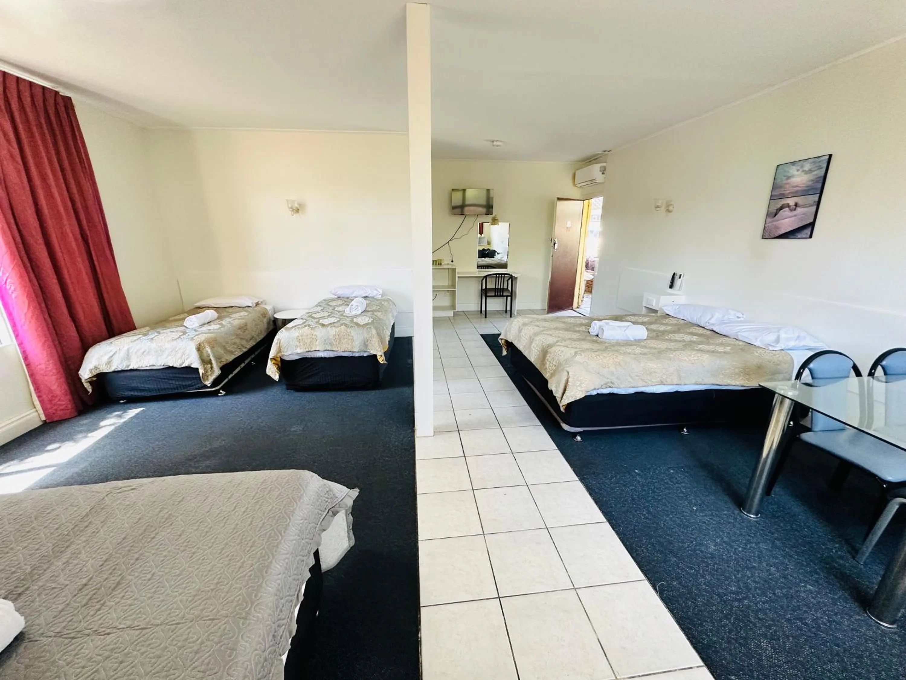 Deluxe Family Suite in Jacksons Motor Inn