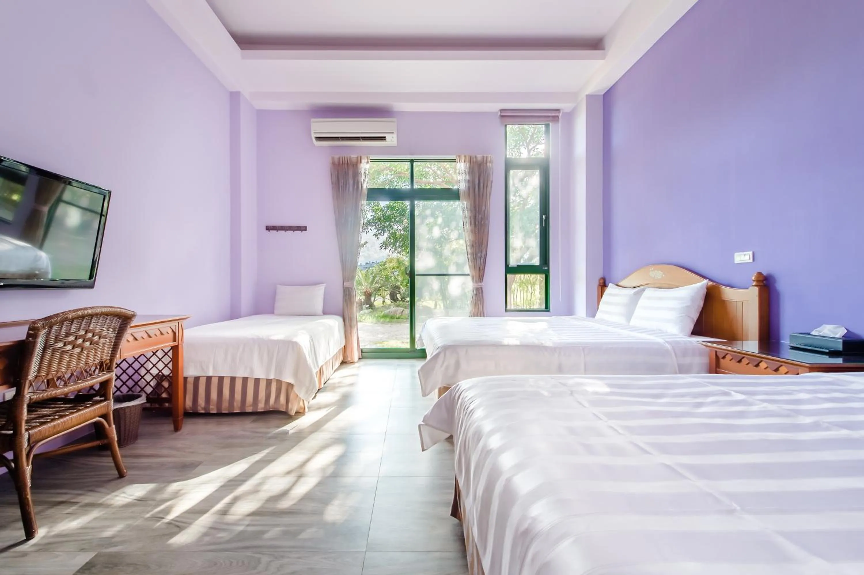 Family Room with Garden View in Summer Garden
