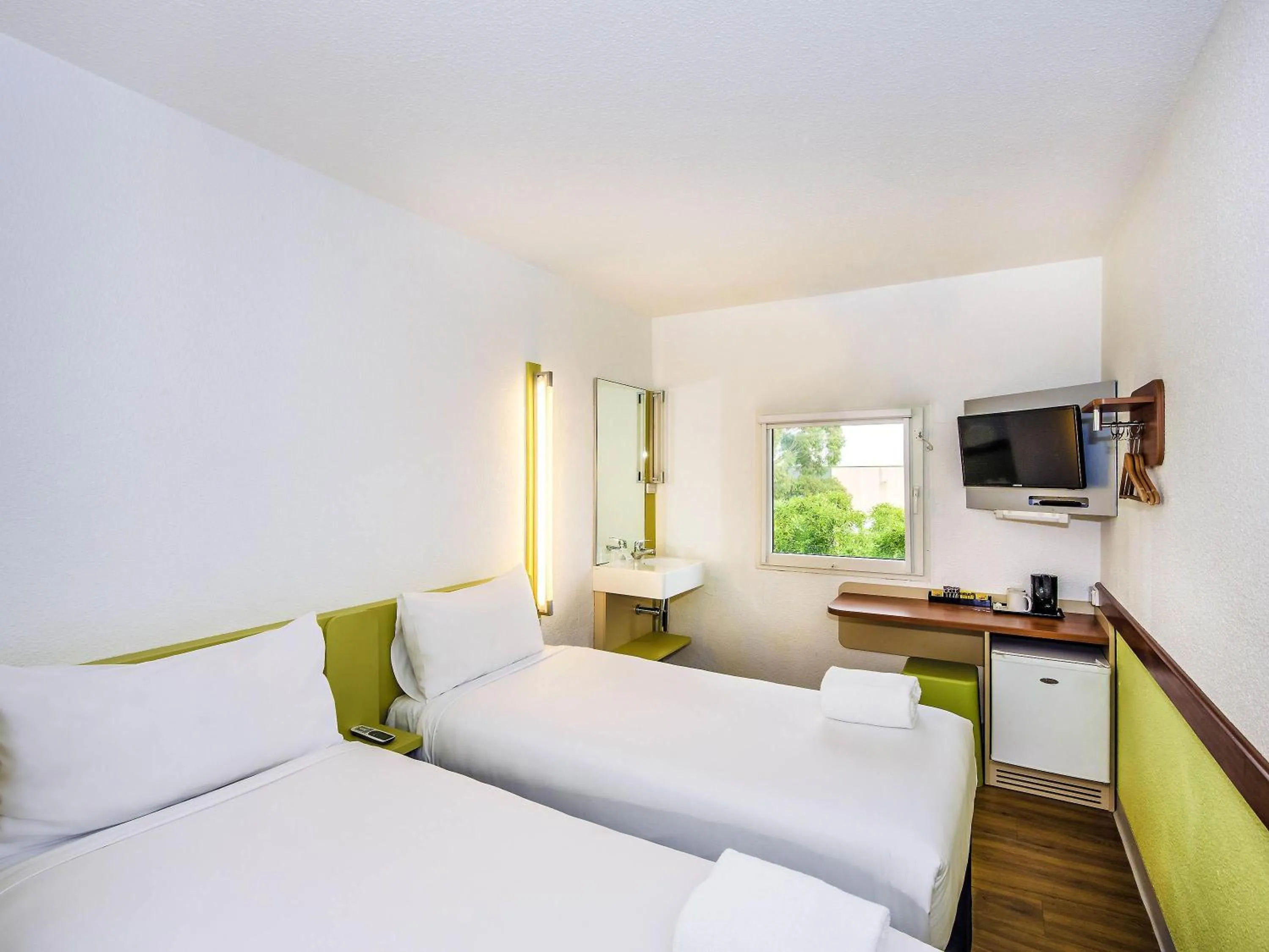 Standard Twin Room in ibis Budget - St Peters