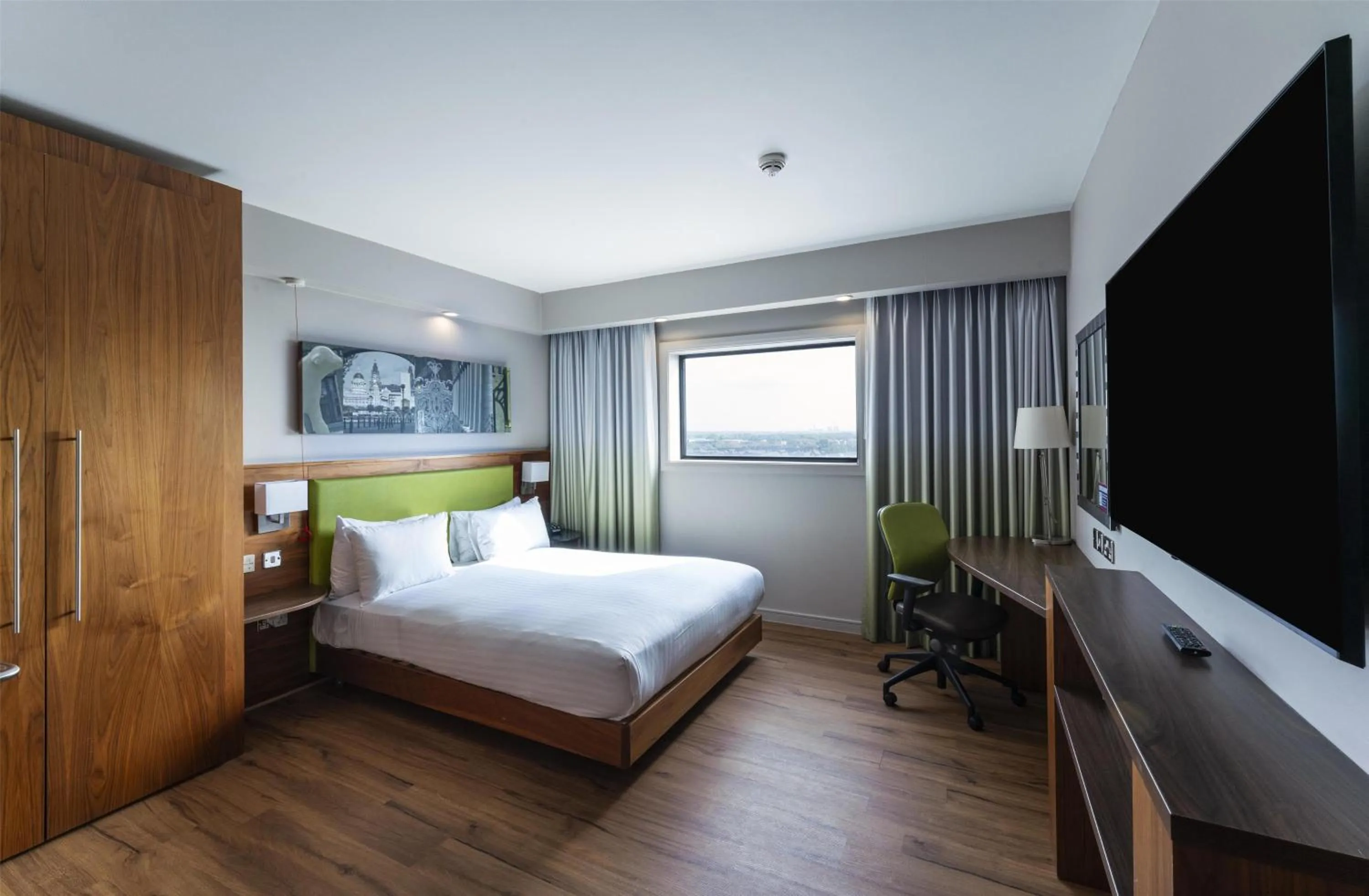 Queen Room - Mobility Access in Hampton by Hilton Liverpool John Lennon Airport