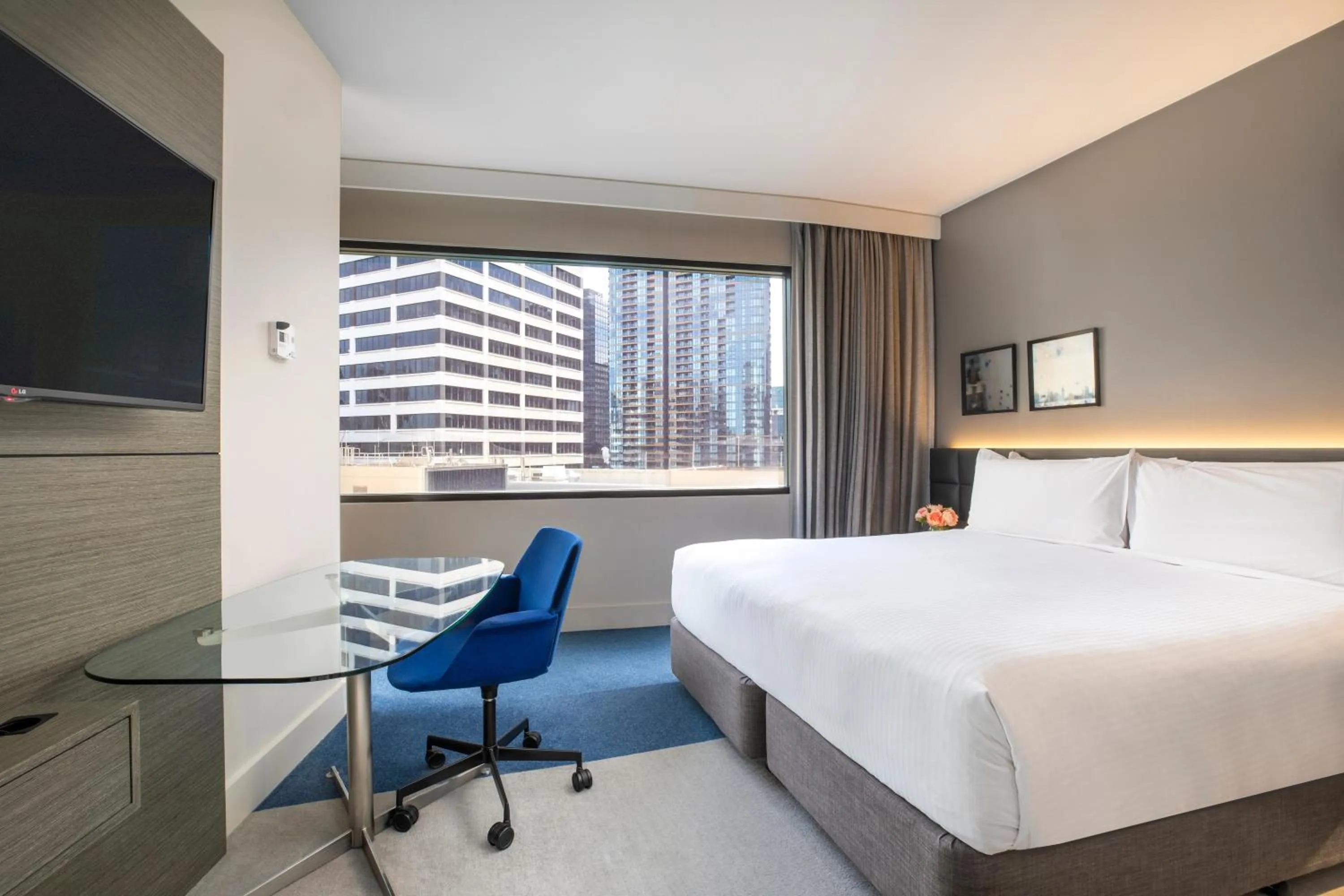Standard King Room in Crowne Plaza Melbourne by IHG