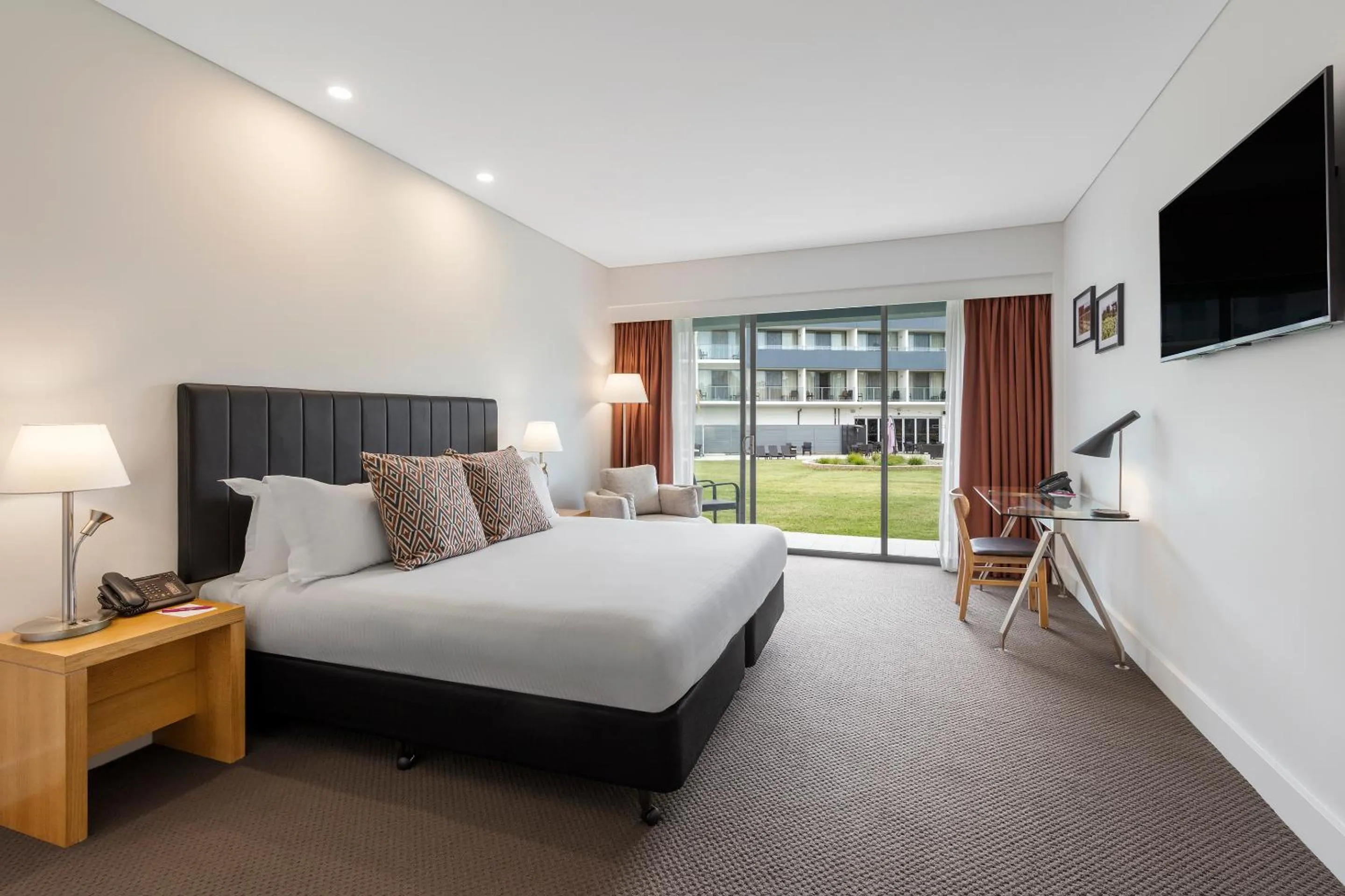 King Room - Disability Access in Rydges Resort Hunter Valley
