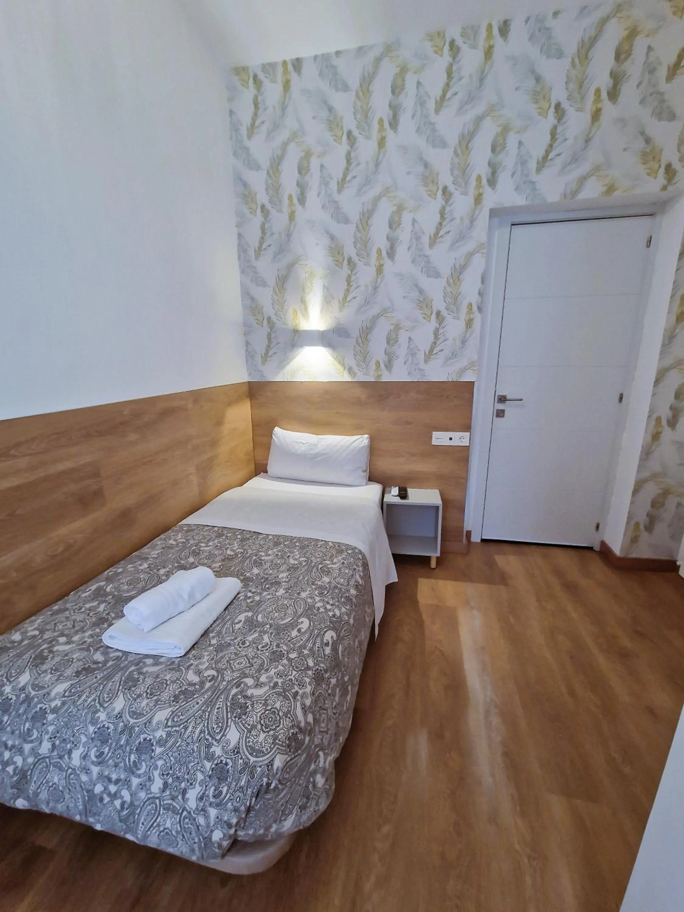 Single Room with Private Bathroom in Hostal A Nuestra Senora de La Paloma