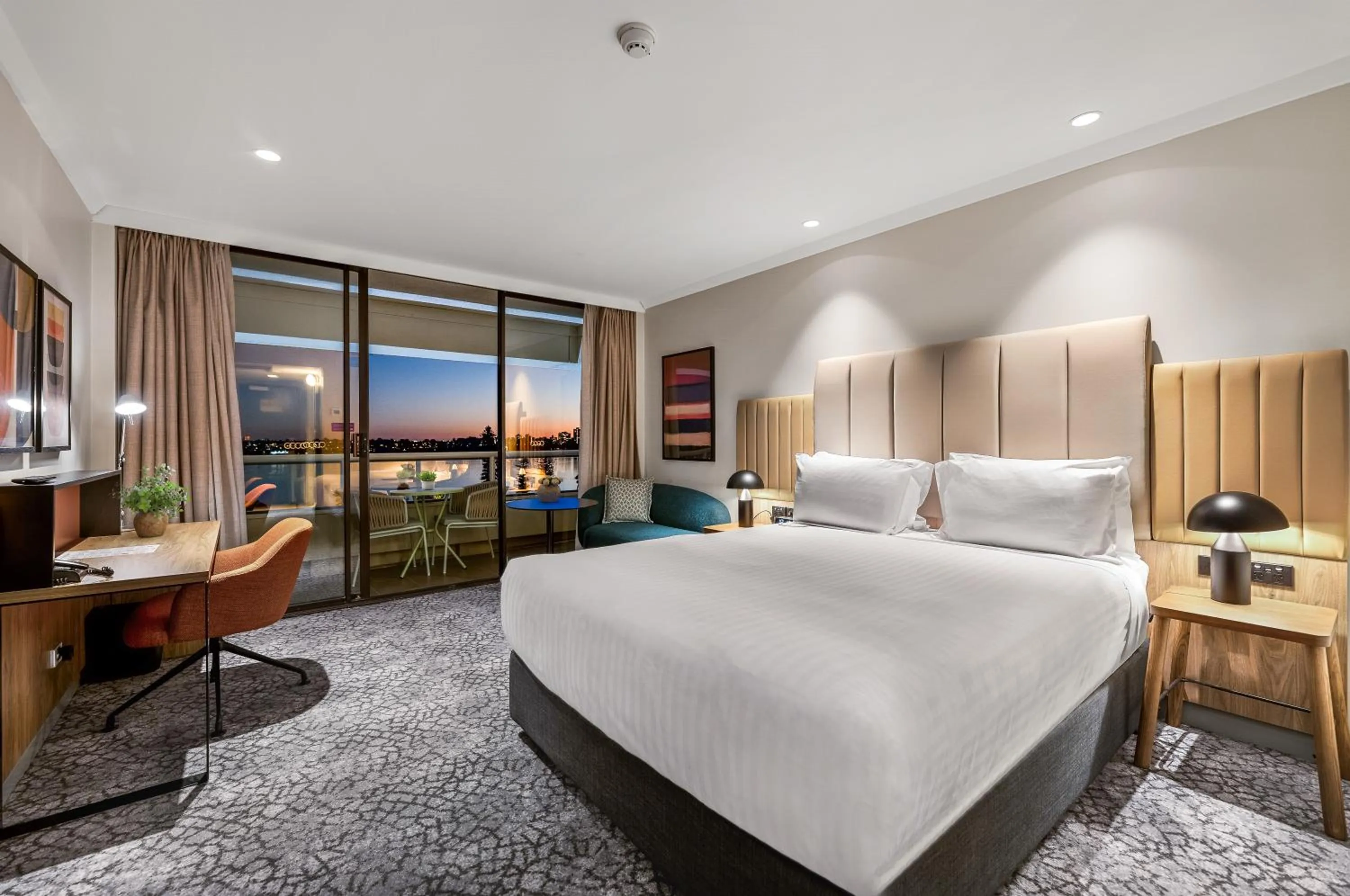 Premium Queen Room with Balcony and River View - High Floor in Crowne Plaza Perth by IHG