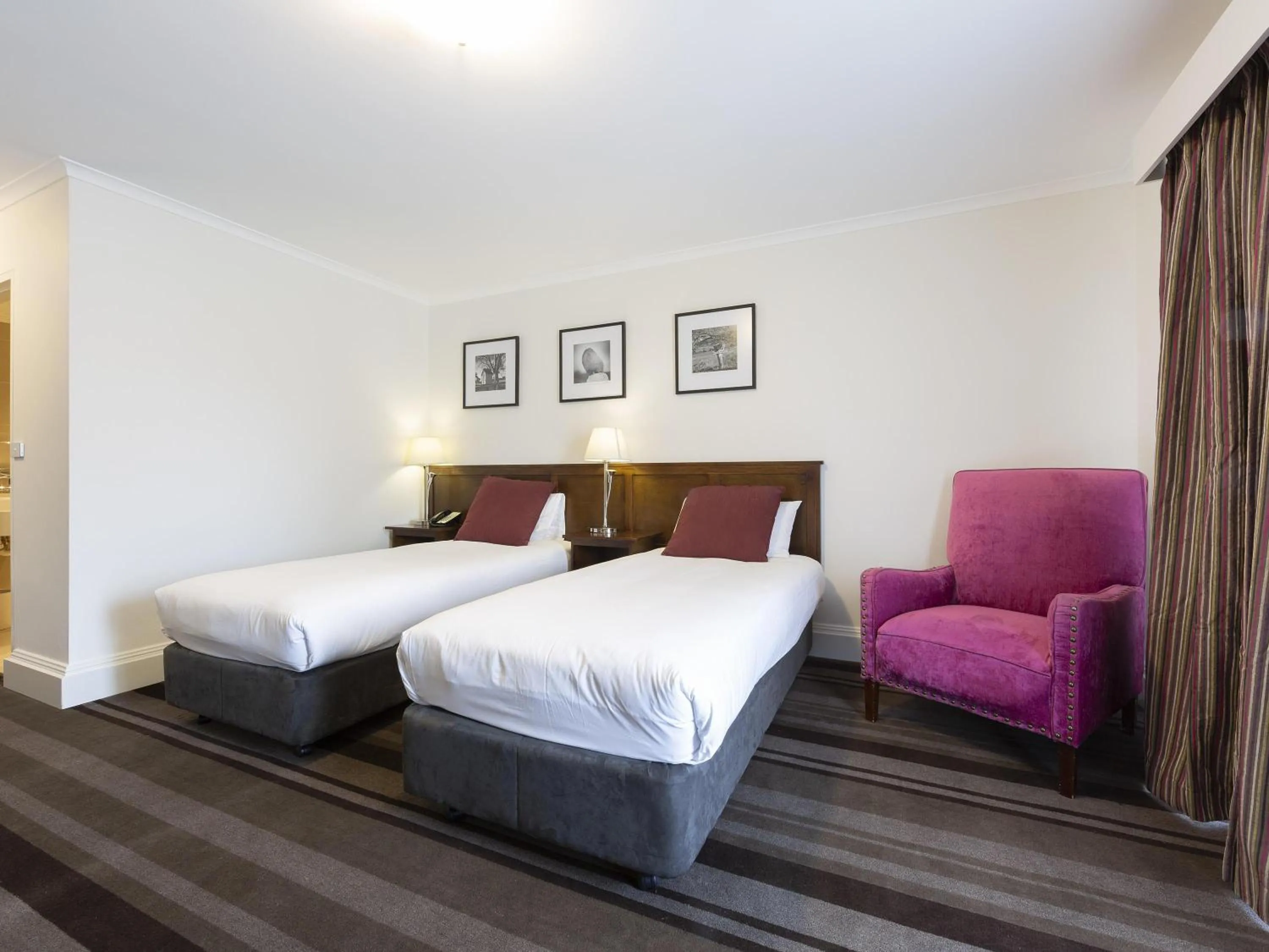 Superior Twin Room in Mercure Canberra