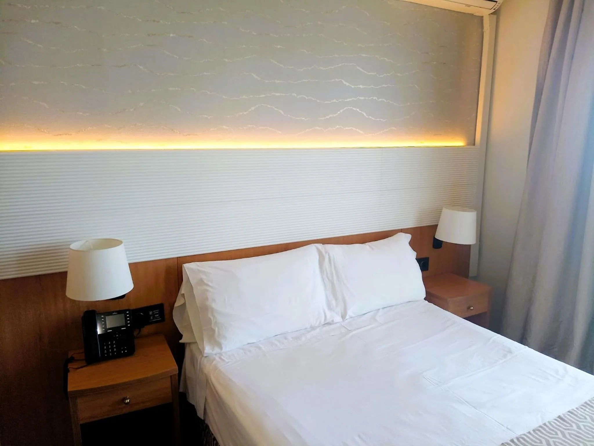 Single Room with Balcony in Hotel Santa Rosa