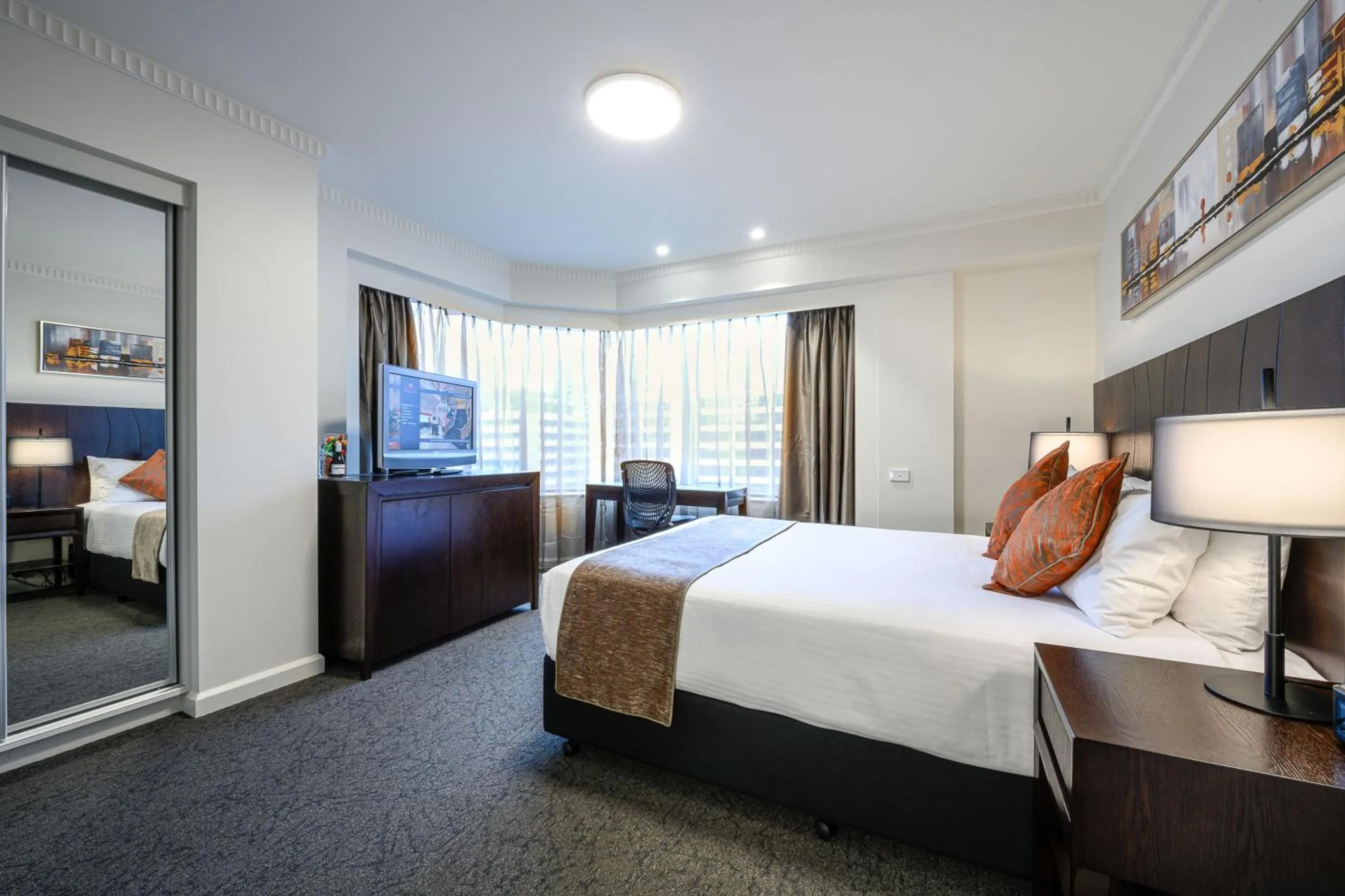 Executive Queen Room in Hotel Grand Chancellor Adelaide