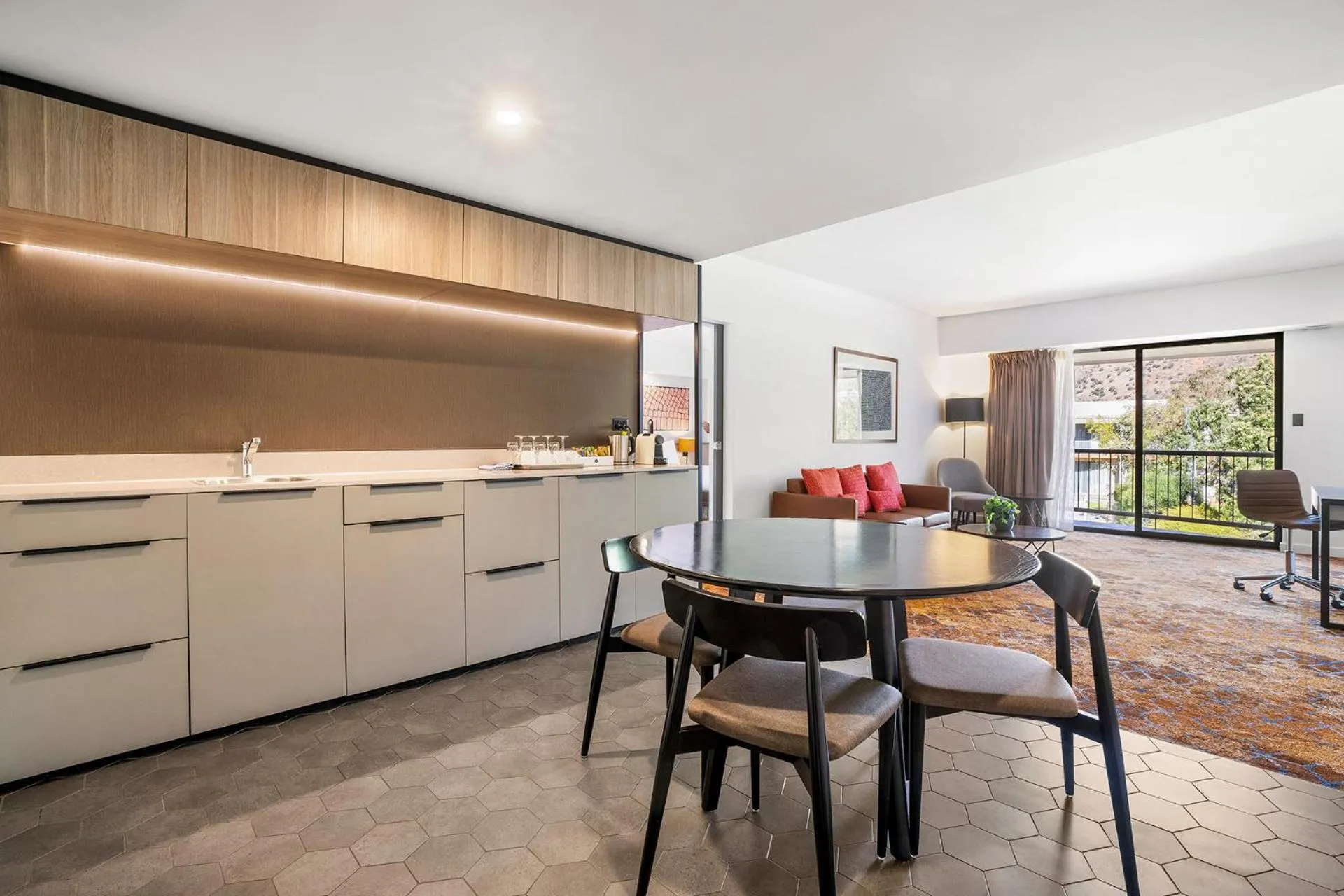 One-Bedroom King Suite in Crowne Plaza Alice Springs Lasseters by IHG