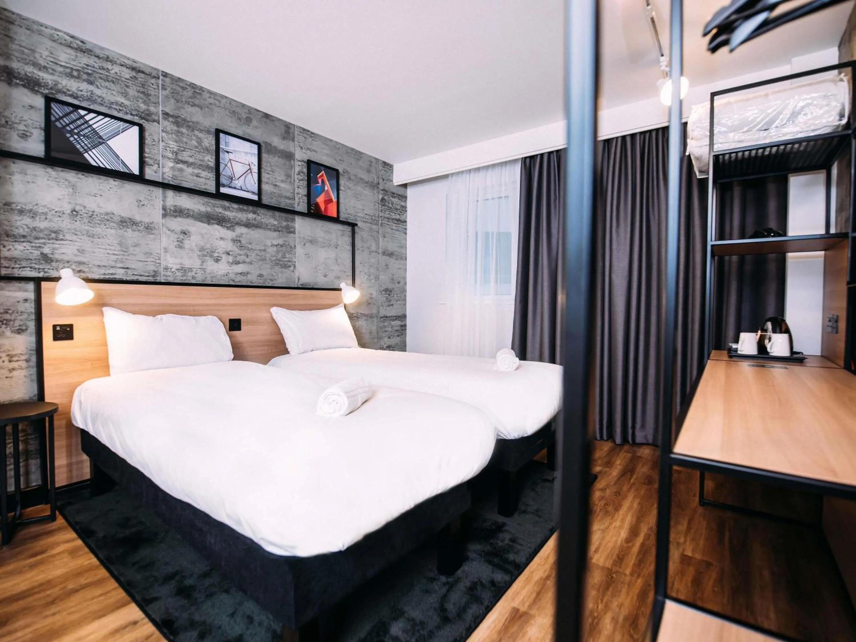 Standard Twin Room in ibis Belfast City Centre