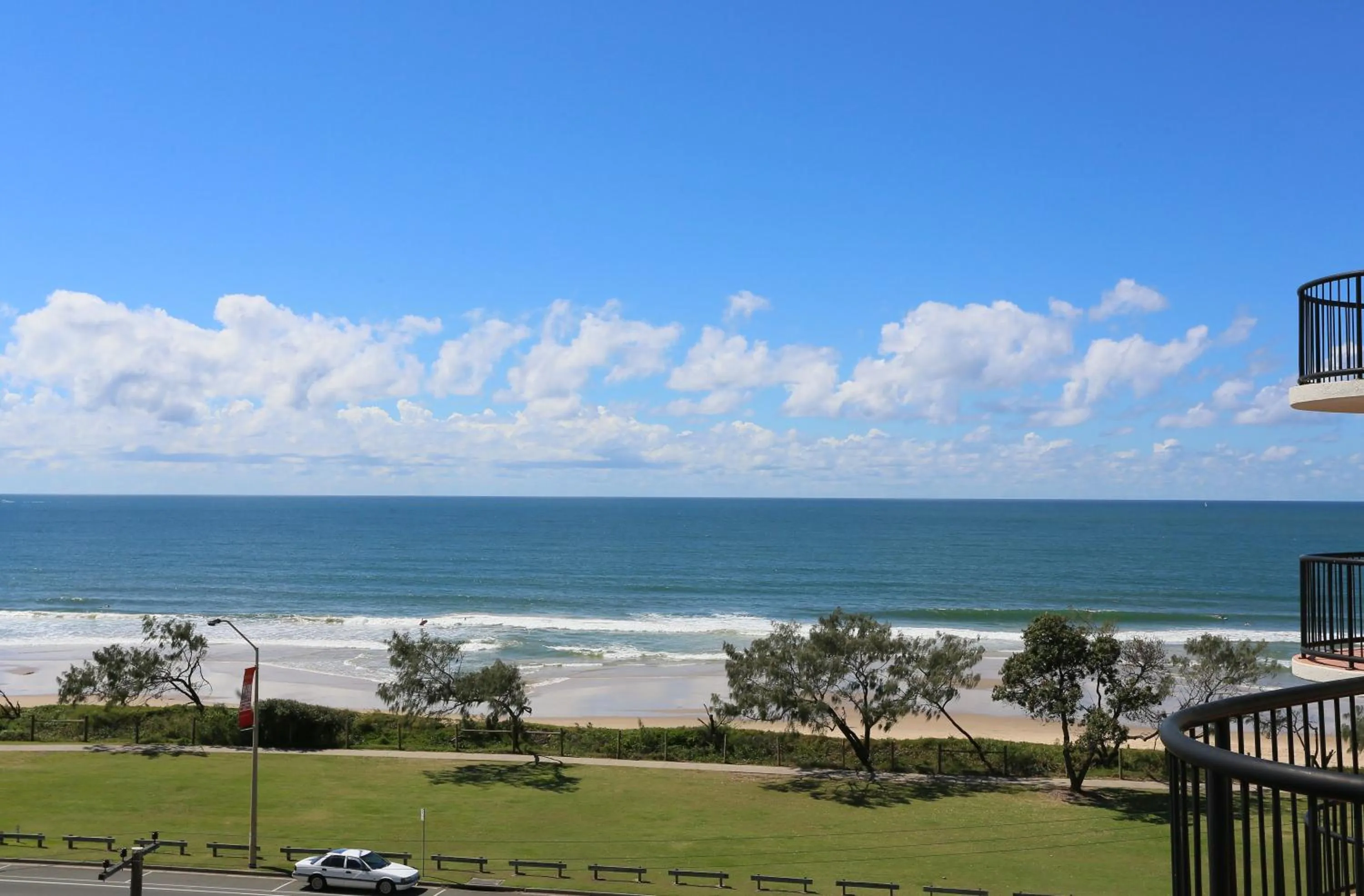 Deluxe One-Bedroom Apartment - Mid Floor in Ocean Boulevard