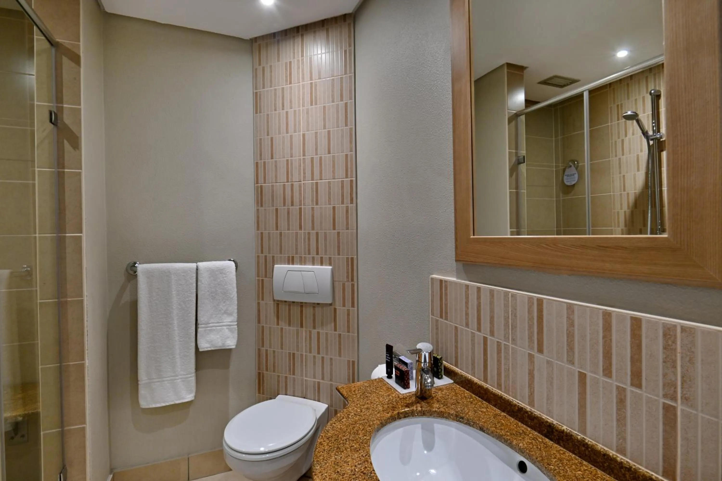 Twin Room - Non Smoking in Town Lodge Gqeberha