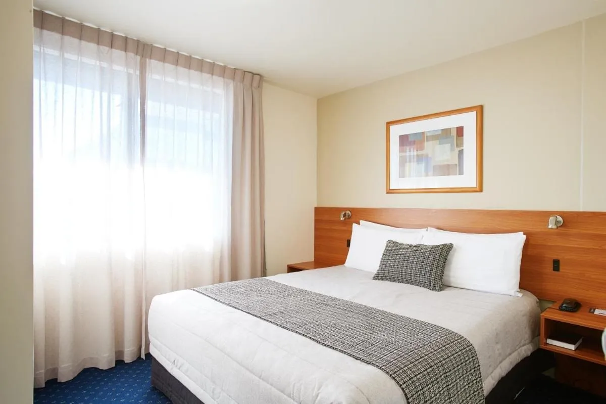 Deluxe King Studio in Ventura Inn & Suites Hamilton